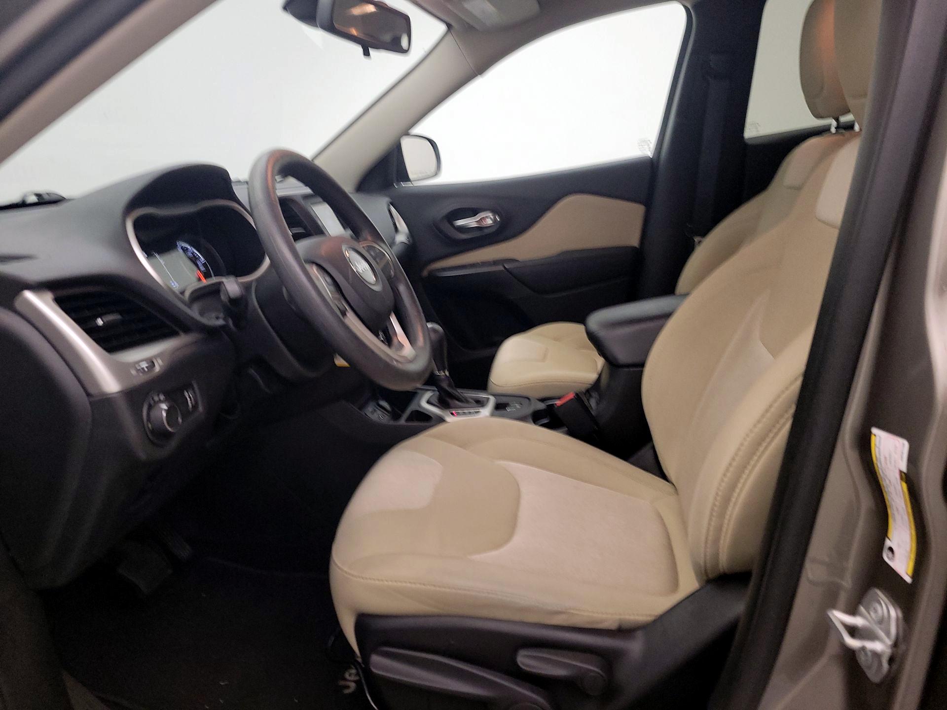 Thumbnail: 2016 Jeep Cherokee - 11