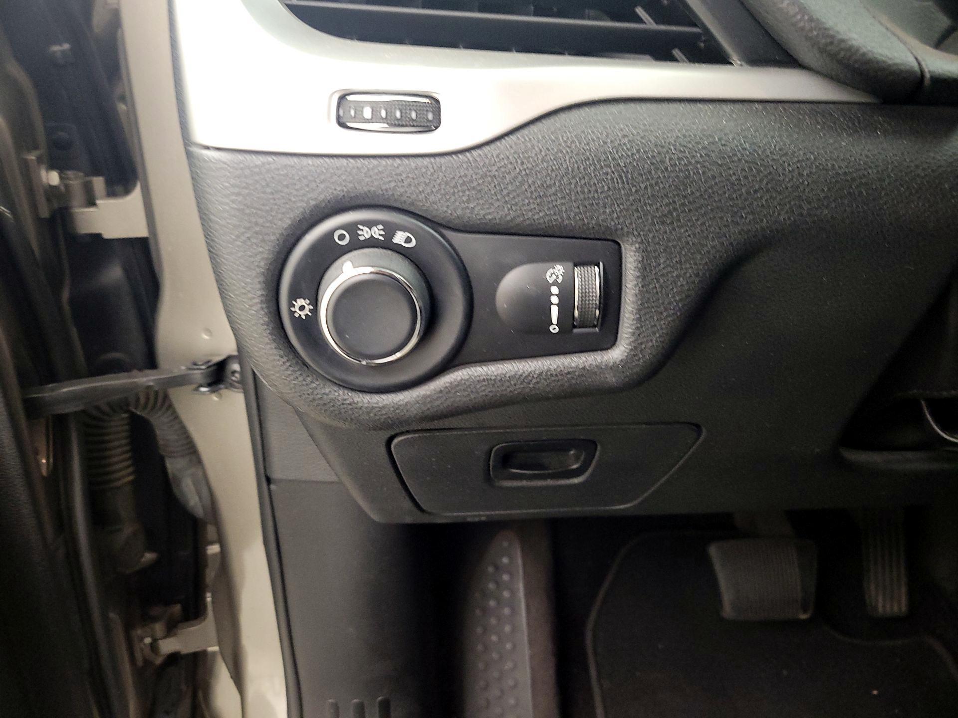 Thumbnail: 2016 Jeep Cherokee - 13