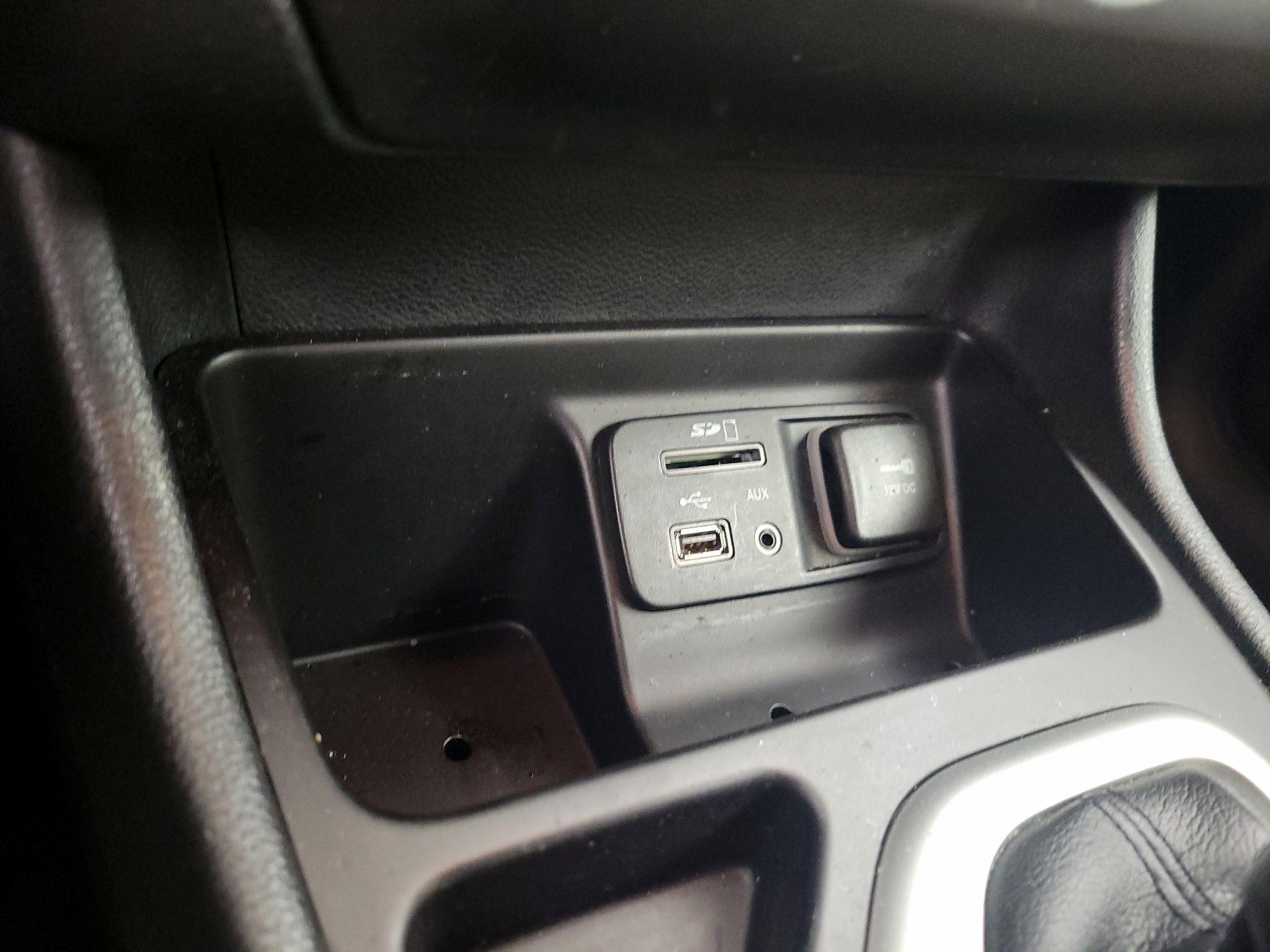 Thumbnail: 2016 Jeep Cherokee - 18