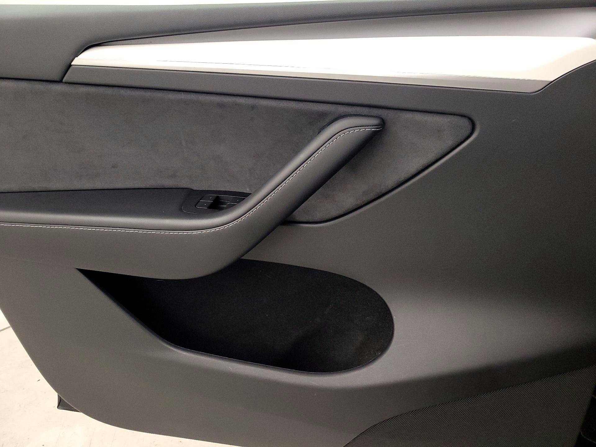 Thumbnail: 2023 Tesla Model Y - 12