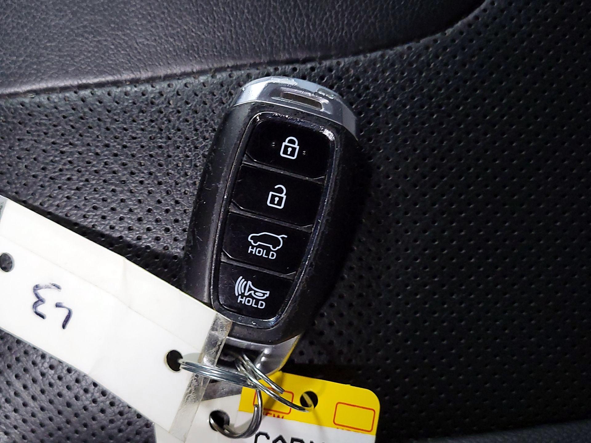 Thumbnail: 2019 Hyundai Santa Fe - 18