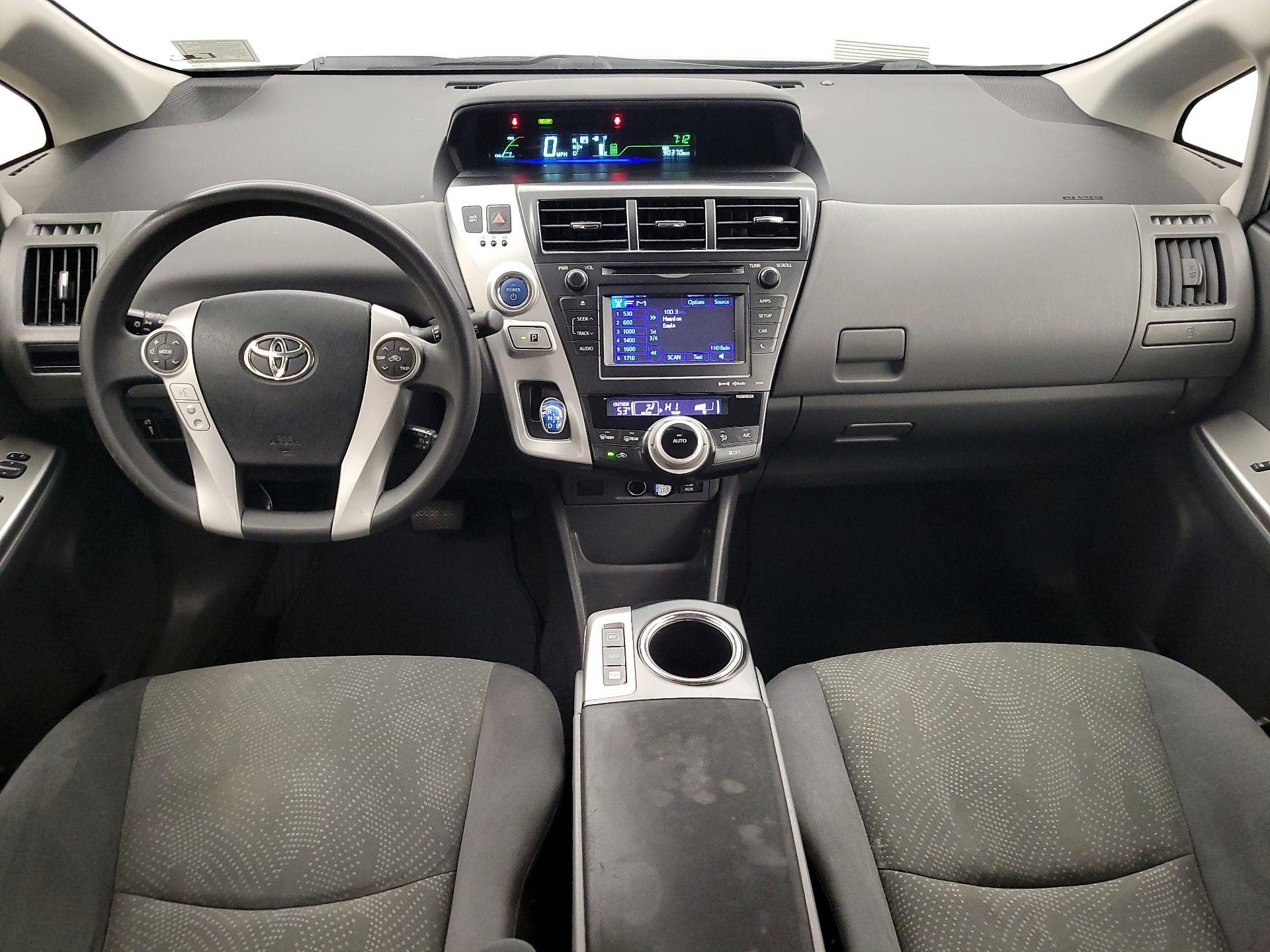 Thumbnail: 2014 Toyota Prius v - 9
