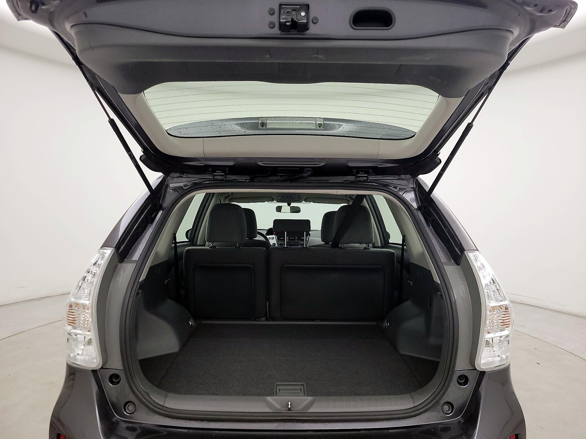 Thumbnail: 2014 Toyota Prius v - 19