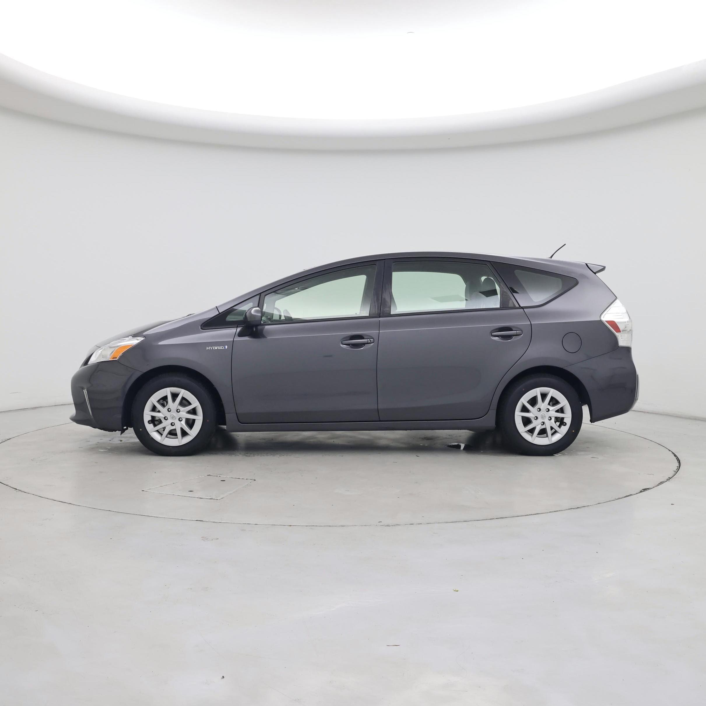 Thumbnail: 2014 Toyota Prius v - 3