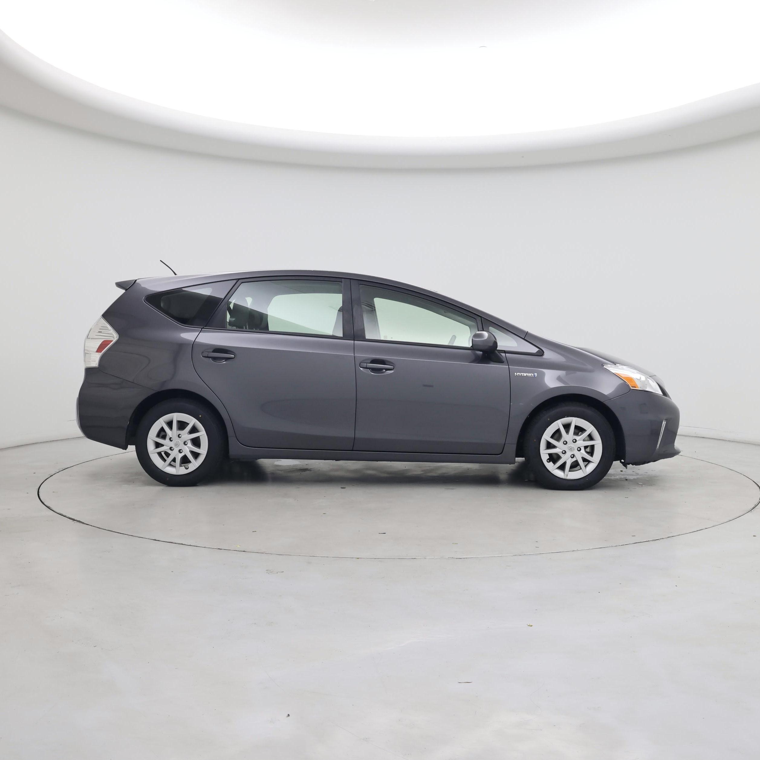 Thumbnail: 2014 Toyota Prius v - 7