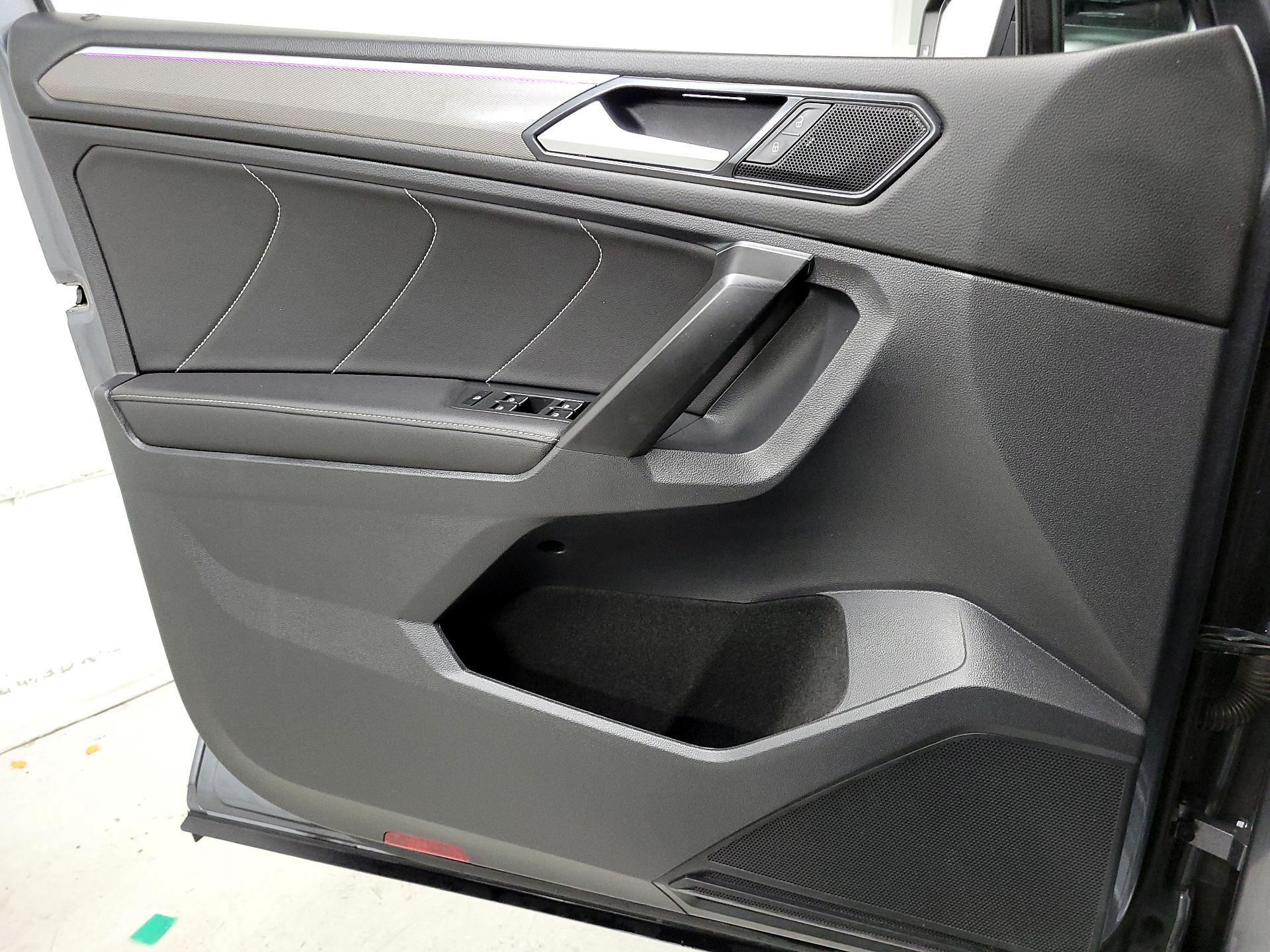 Thumbnail: 2023 Volkswagen Tiguan - 10