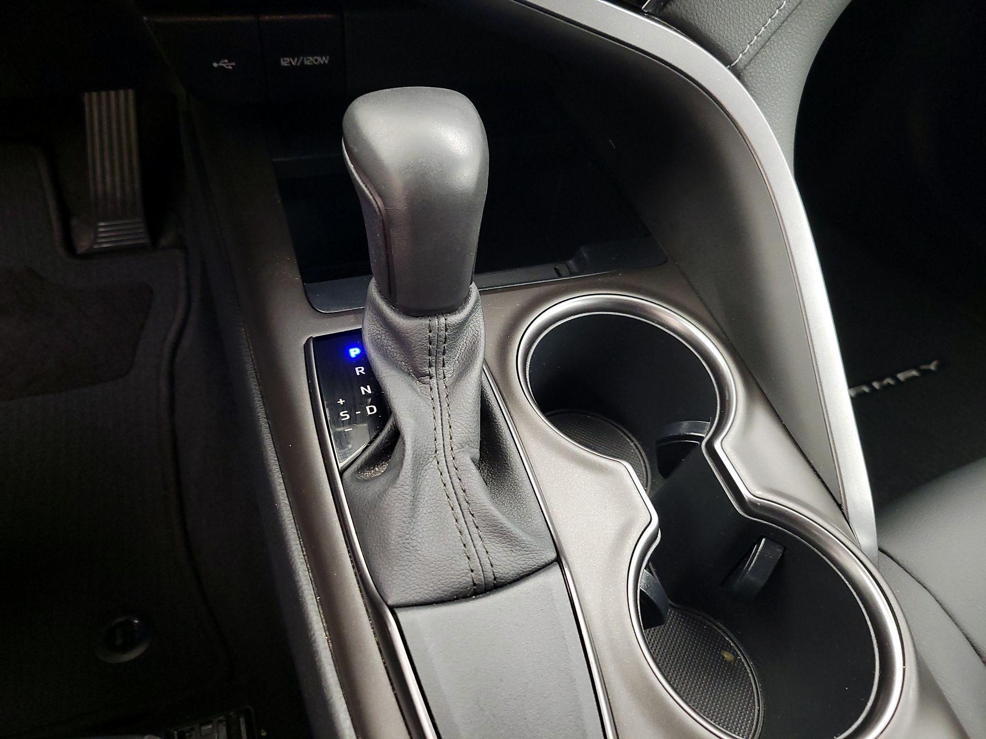 Thumbnail: 2021 Toyota Camry - 17