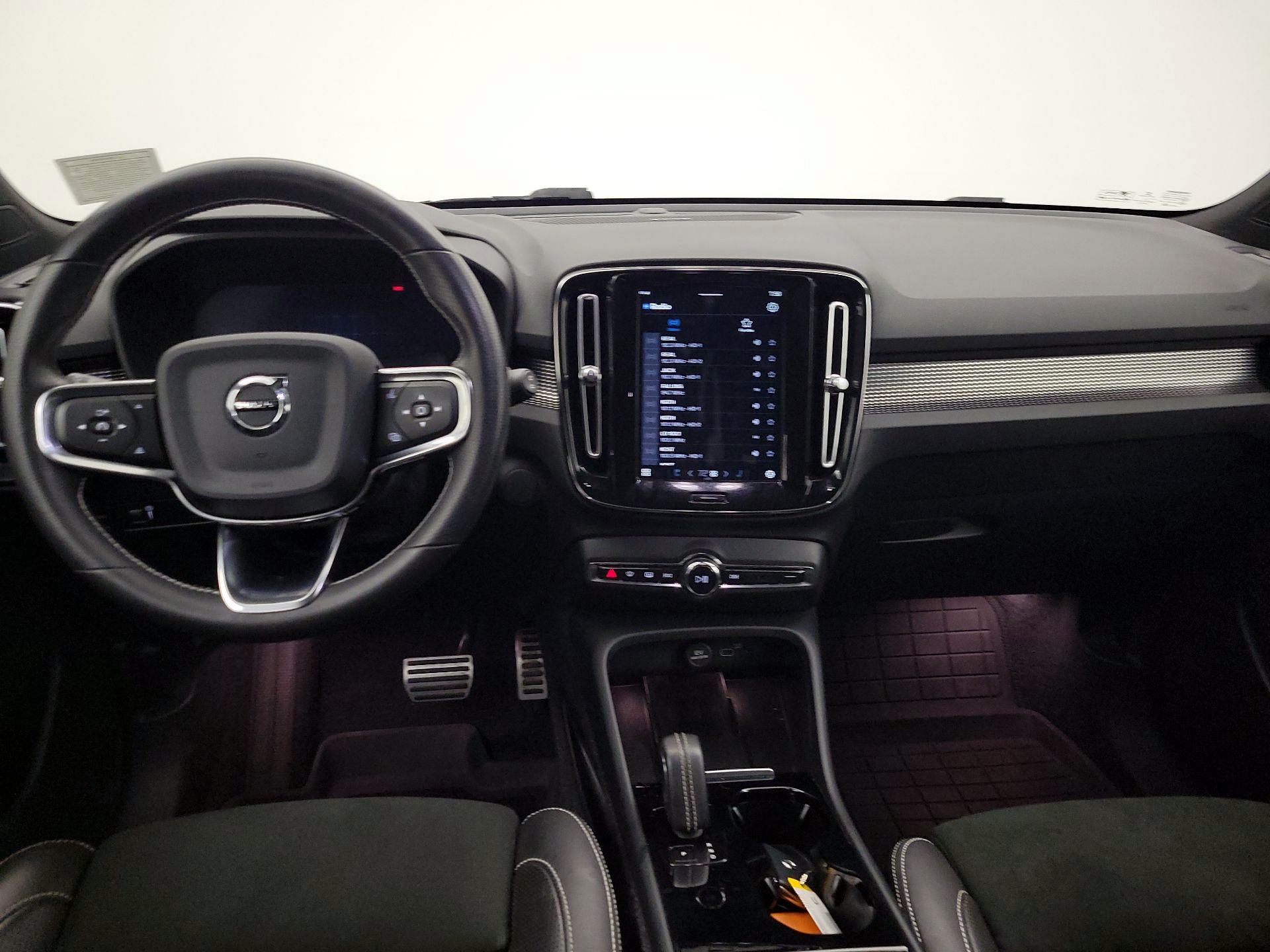 Thumbnail: 2021 Volvo XC40 - 9