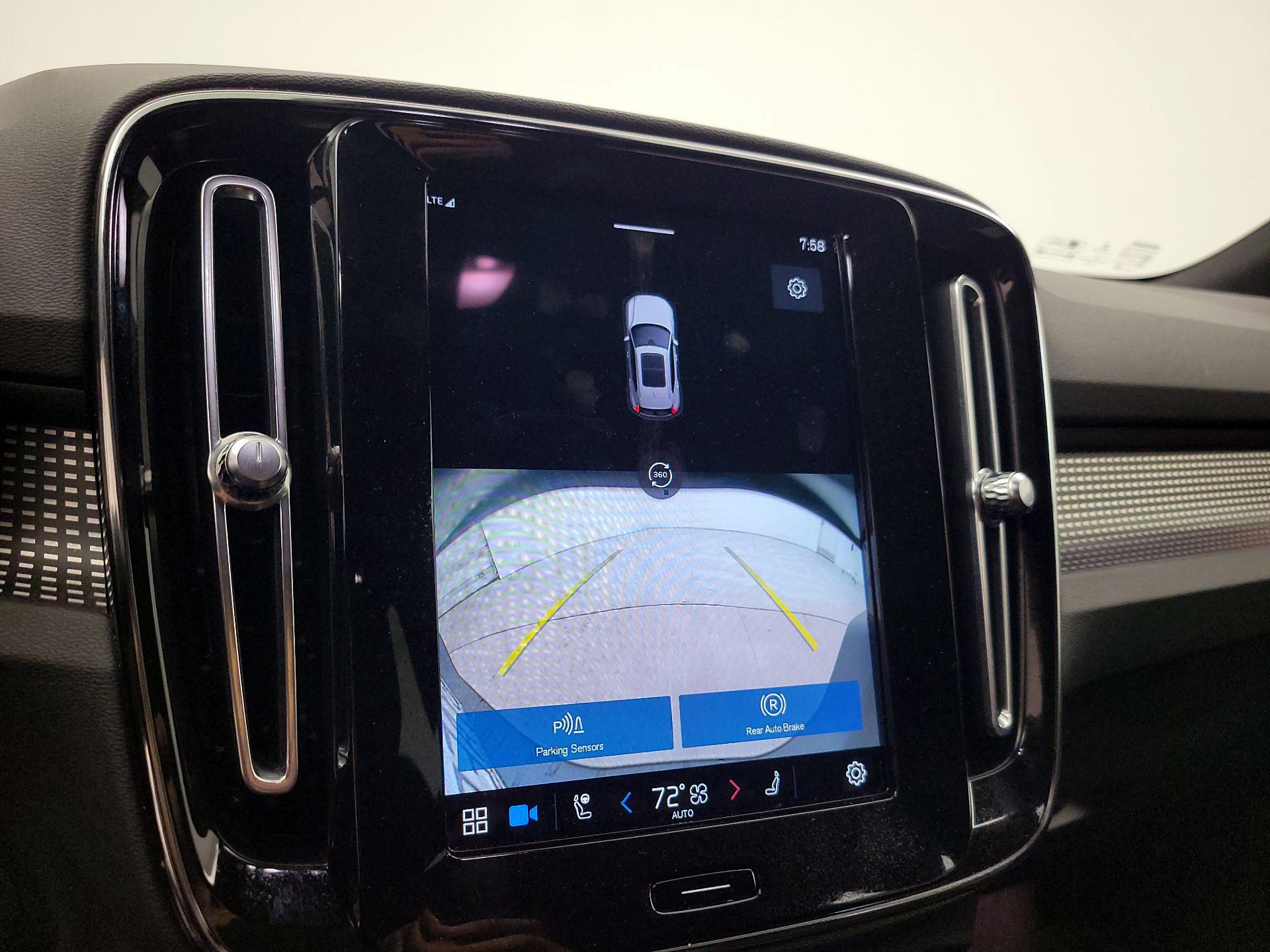 Thumbnail: 2021 Volvo XC40 - 14