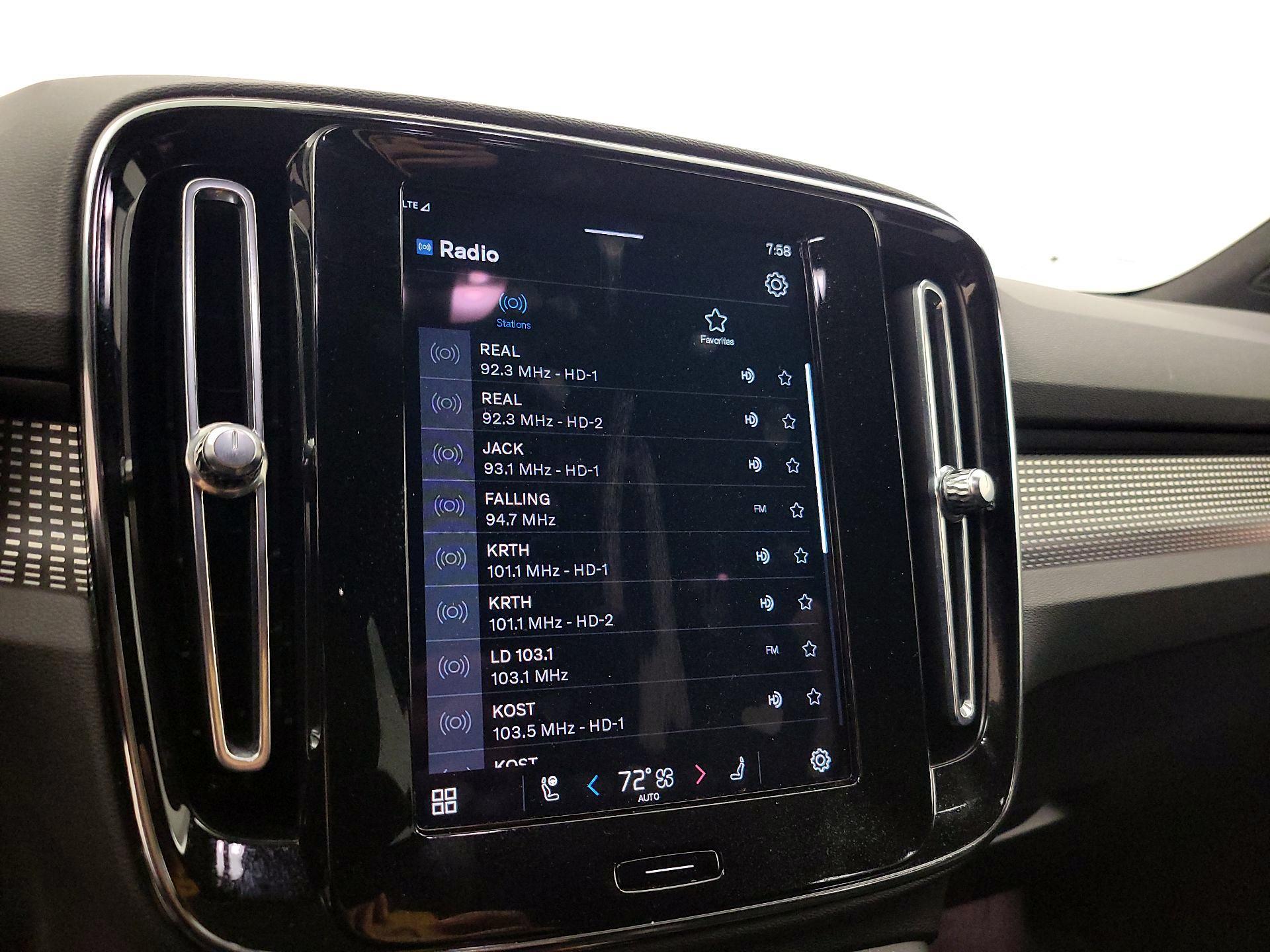 Thumbnail: 2021 Volvo XC40 - 15