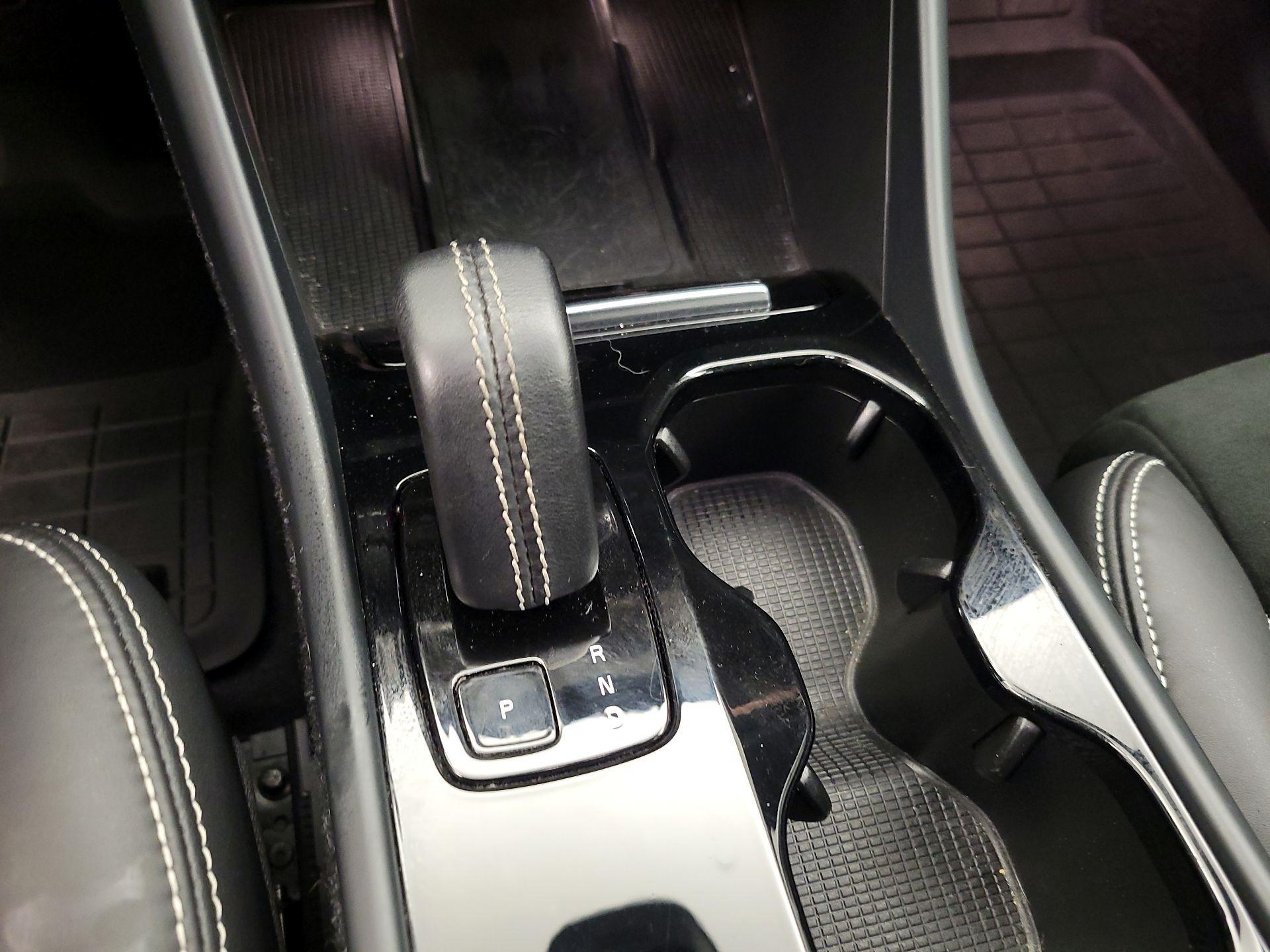 Thumbnail: 2021 Volvo XC40 - 17