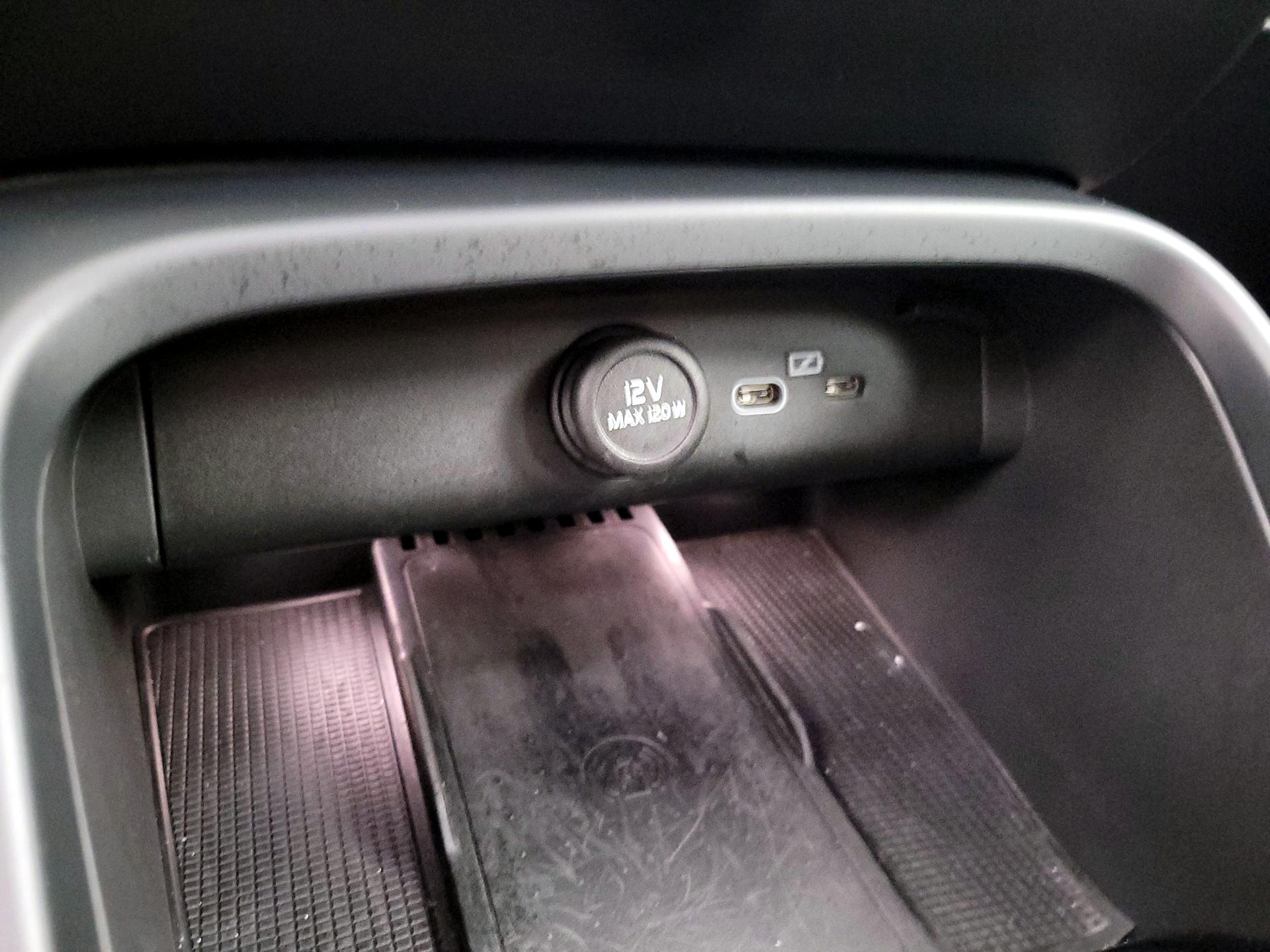 Thumbnail: 2021 Volvo XC40 - 18