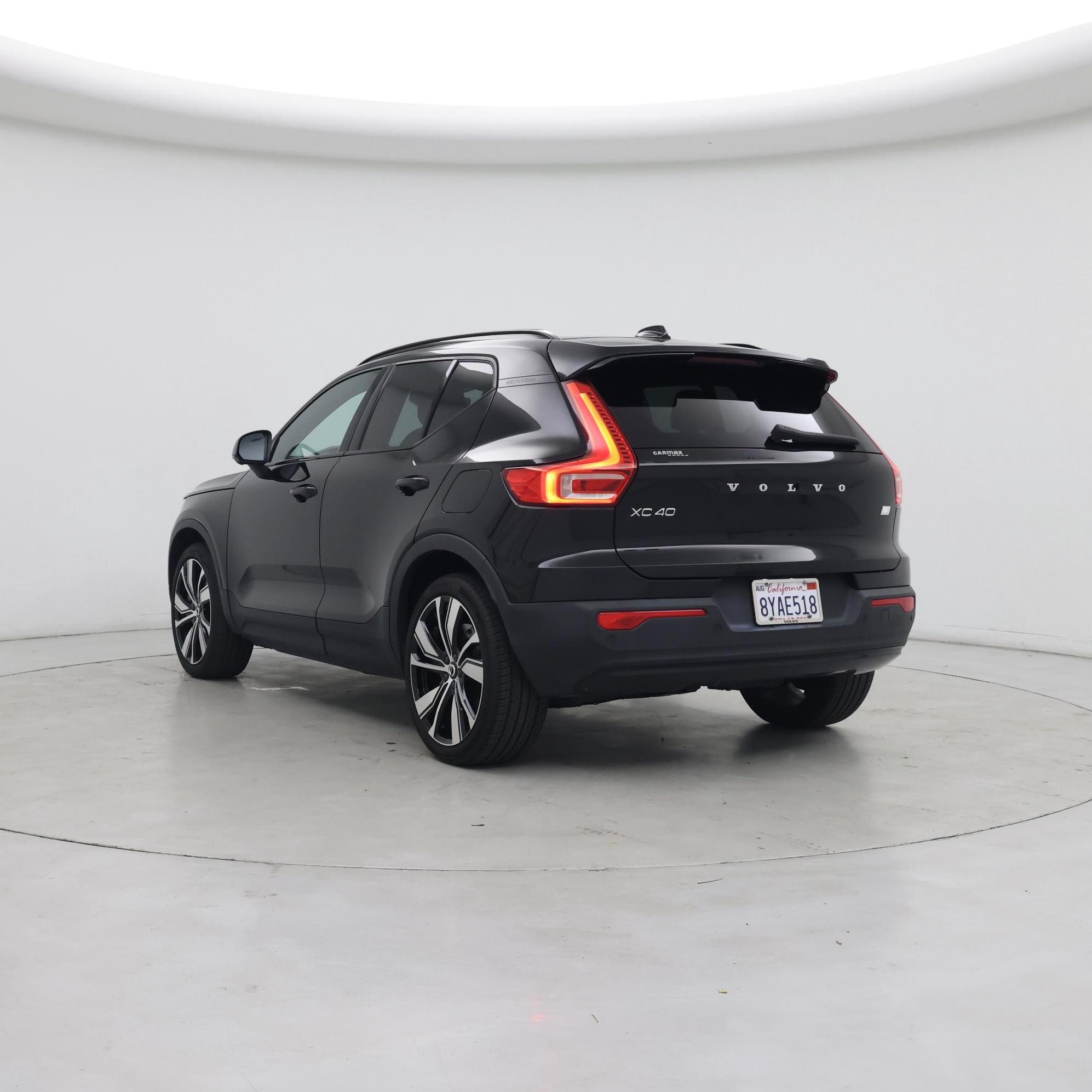 Thumbnail: 2021 Volvo XC40 - 2