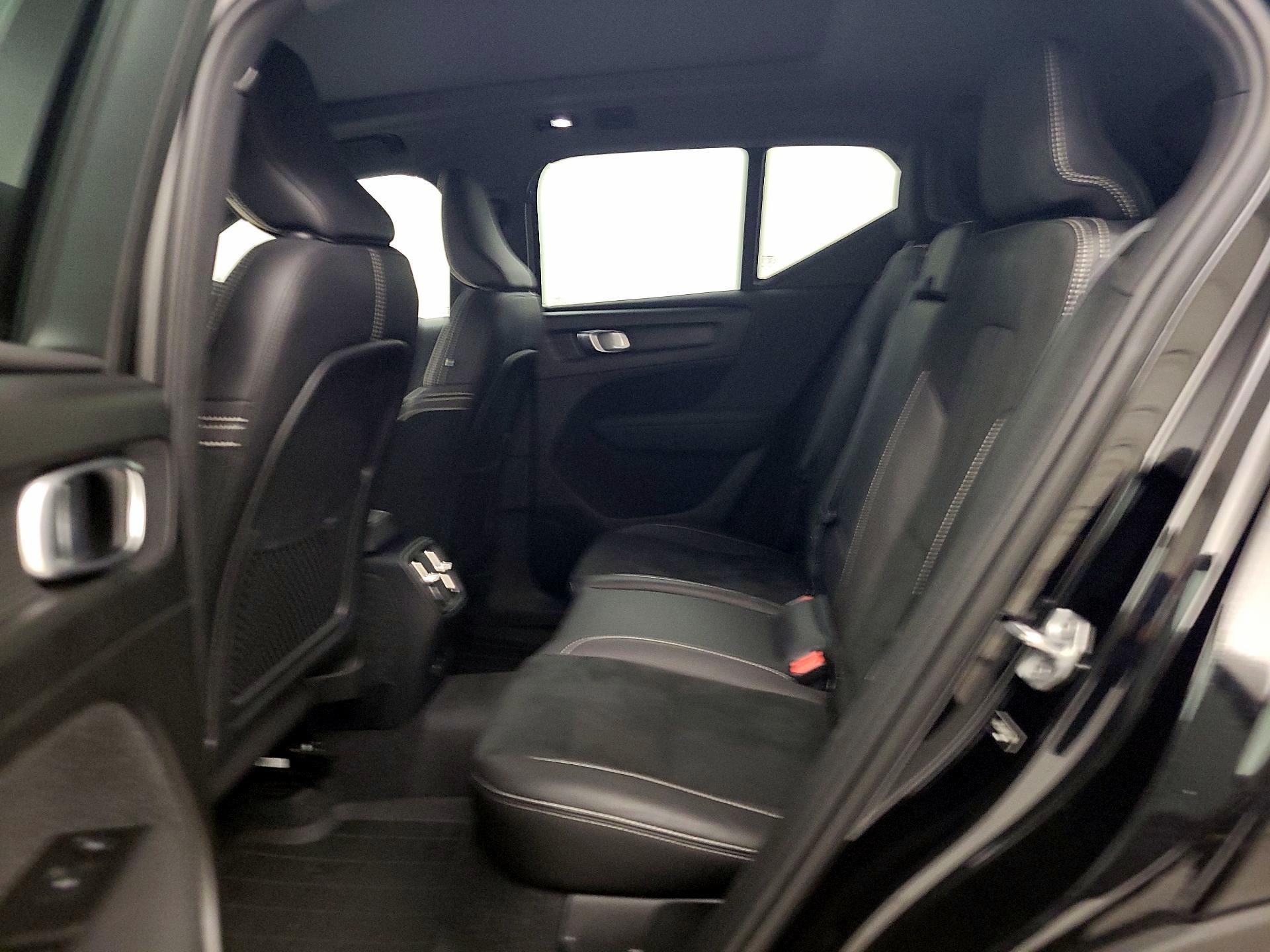 Thumbnail: 2021 Volvo XC40 - 19