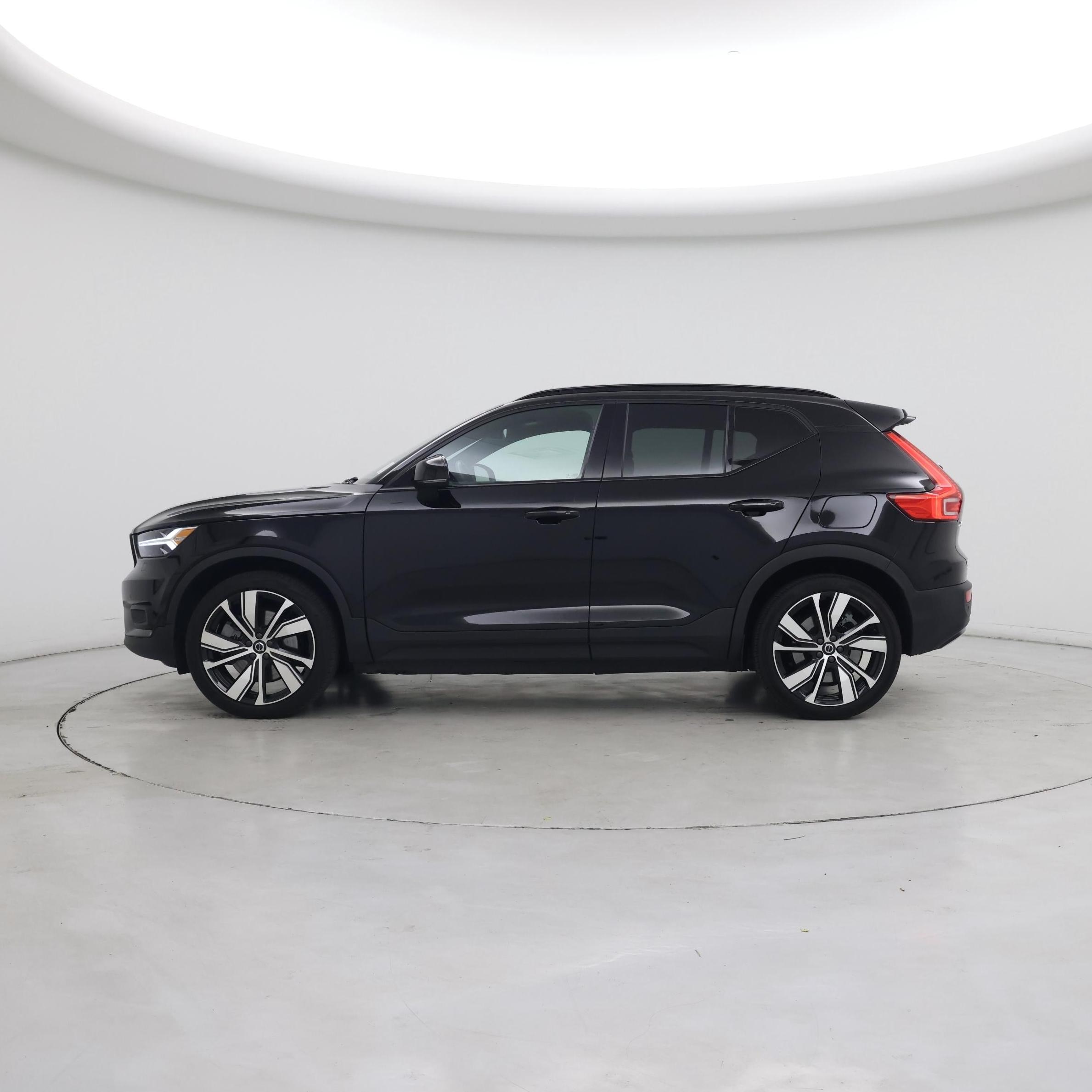 Thumbnail: 2021 Volvo XC40 - 3