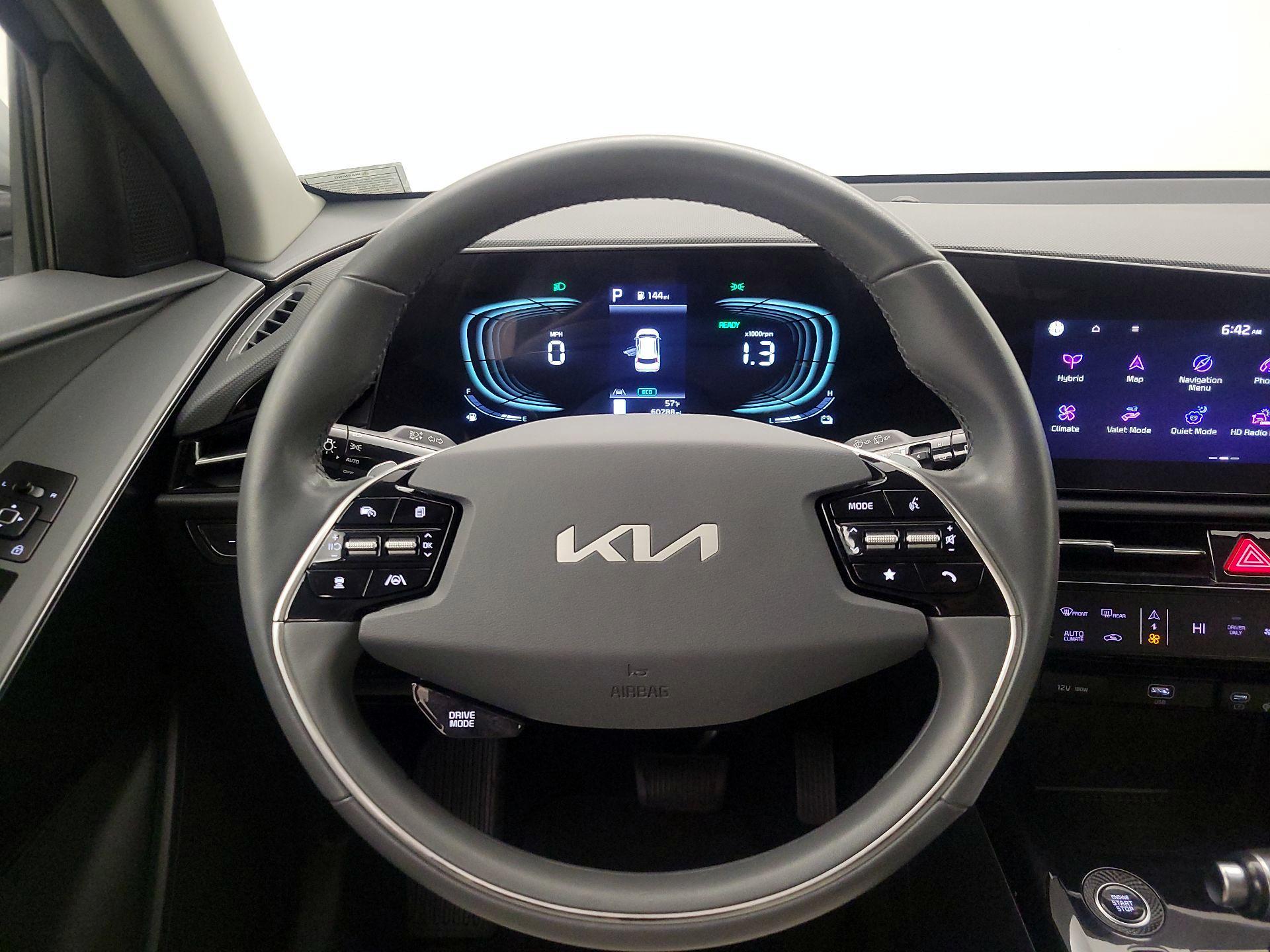 Thumbnail: 2023 Kia Niro - 10