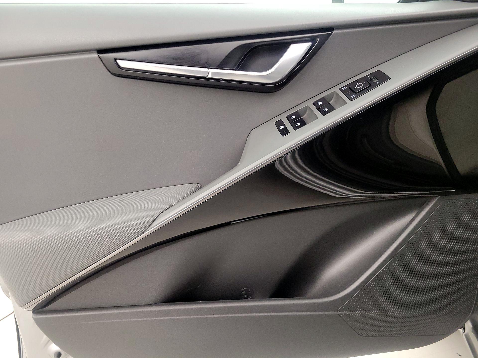 Thumbnail: 2023 Kia Niro - 12