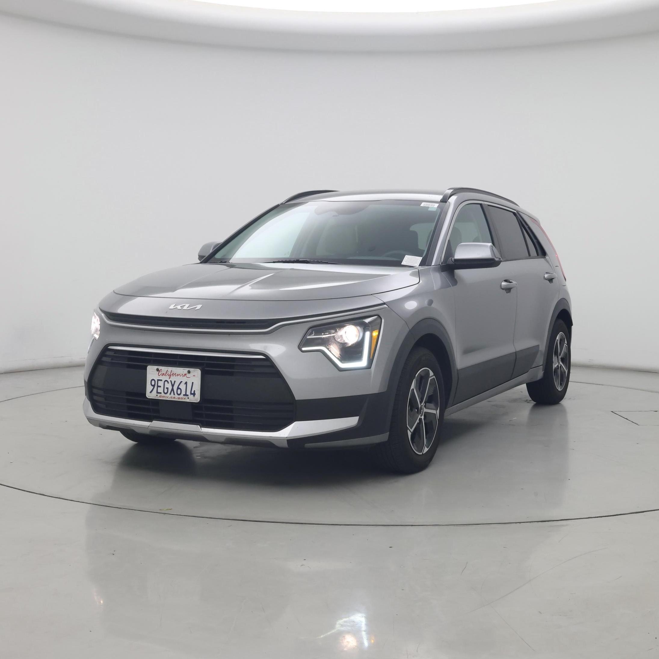 Thumbnail: 2023 Kia Niro - 4