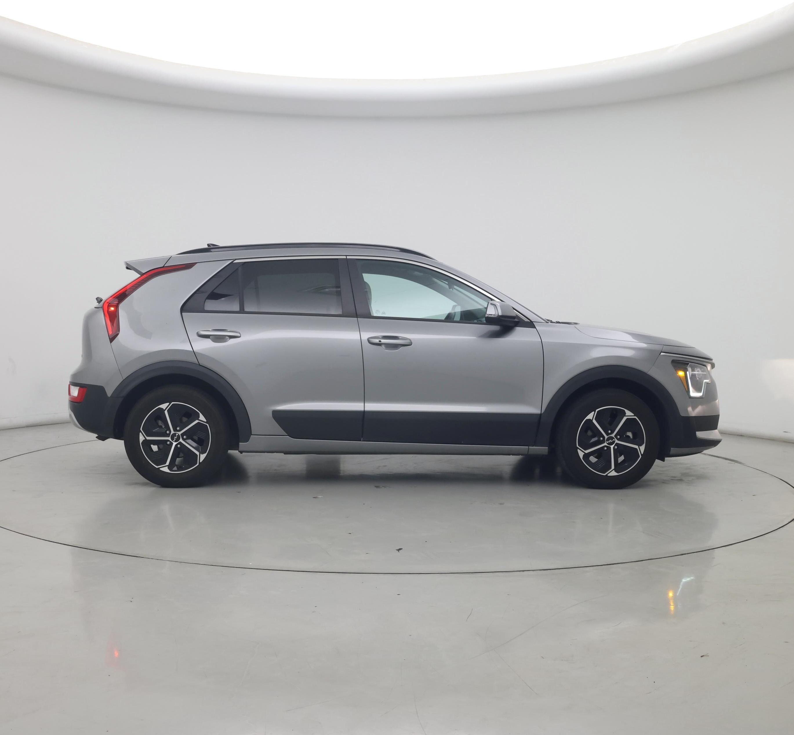 Thumbnail: 2023 Kia Niro - 7