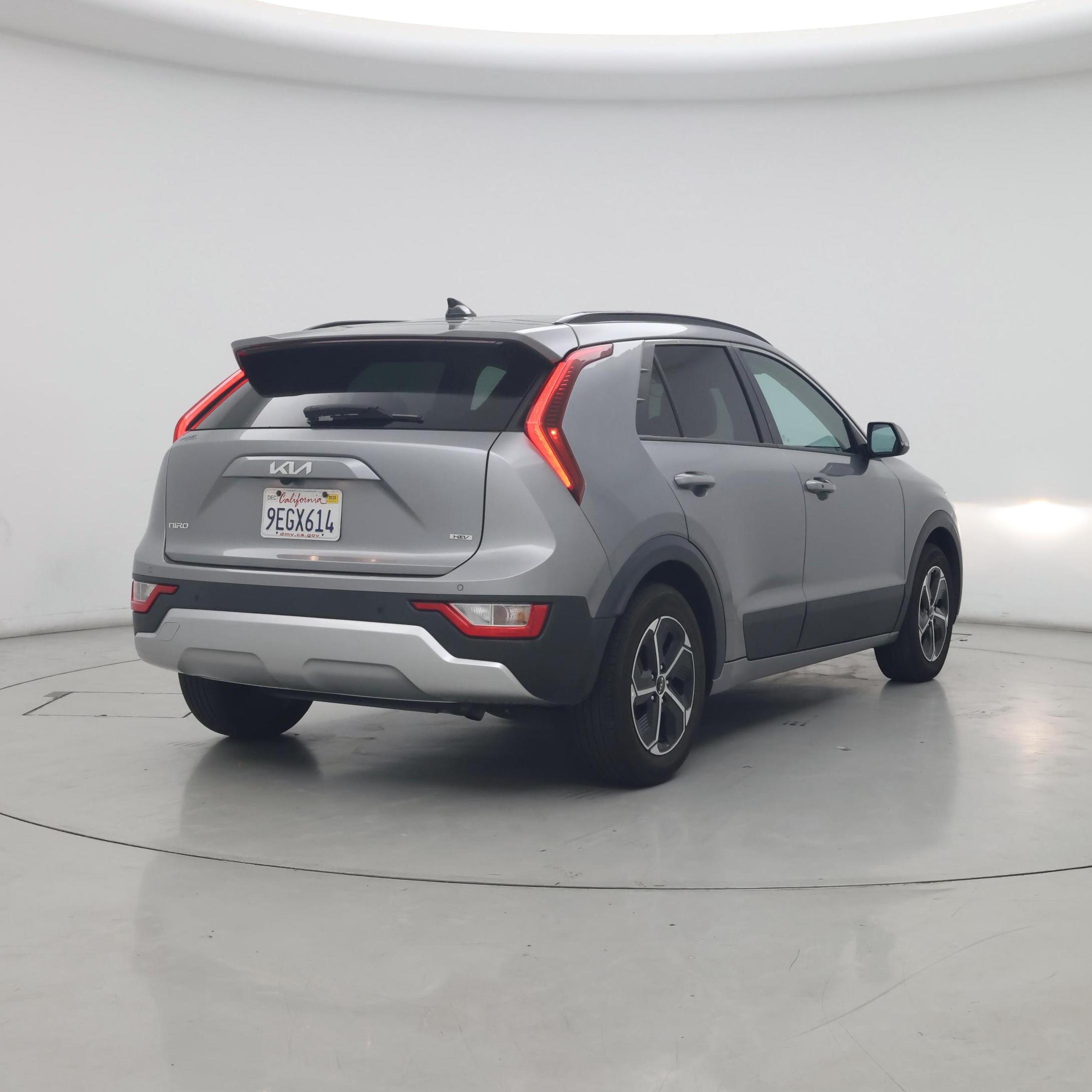 Thumbnail: 2023 Kia Niro - 8