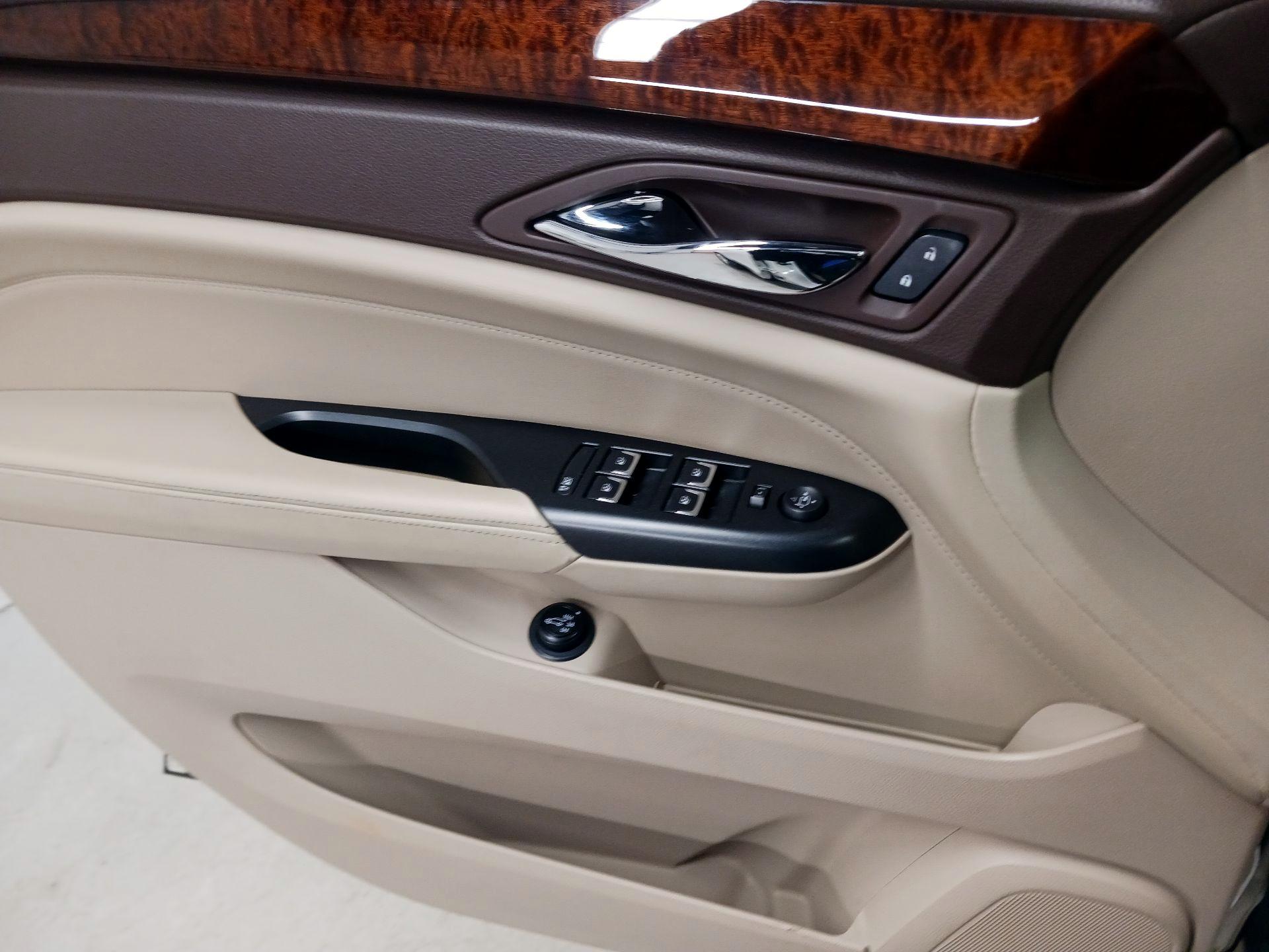 Thumbnail: 2015 Cadillac SRX - 10