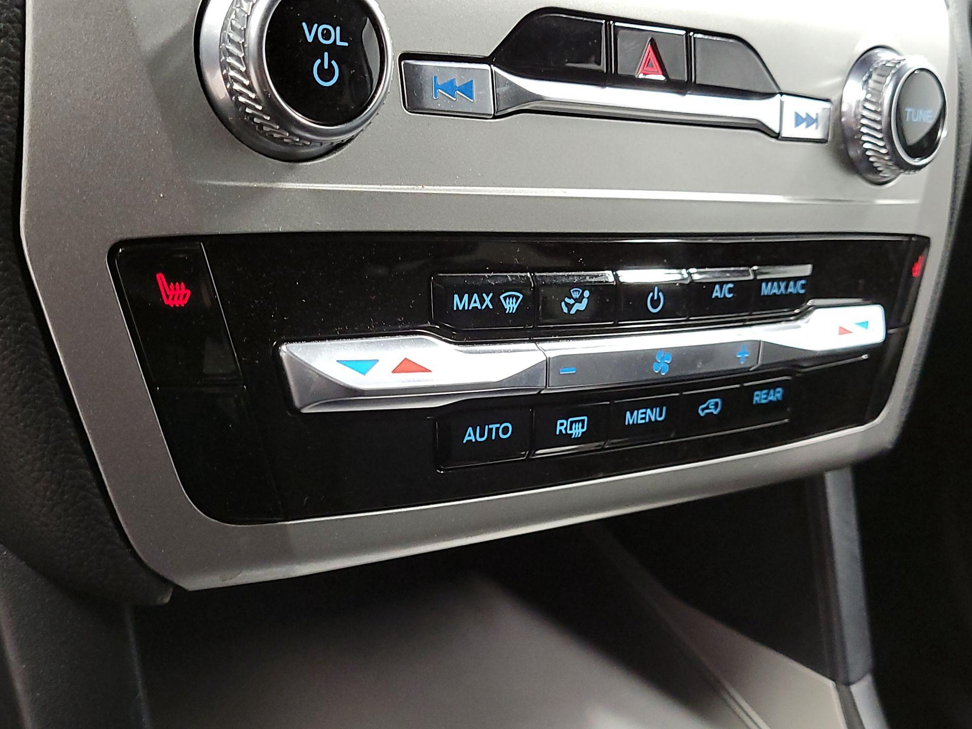 Thumbnail: 2022 Ford Explorer - 16