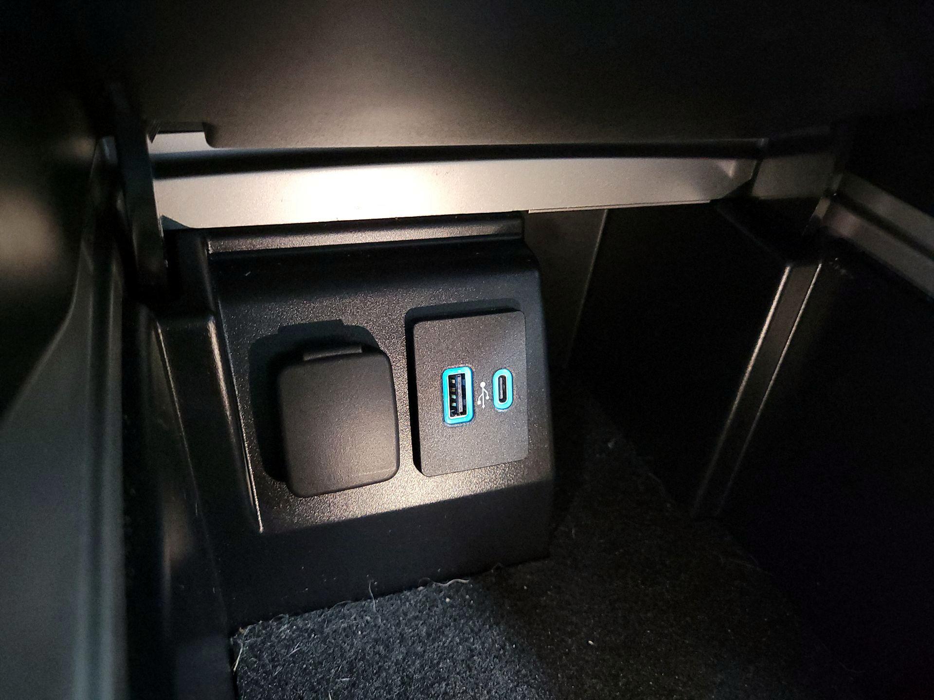 Thumbnail: 2022 Ford Explorer - 18