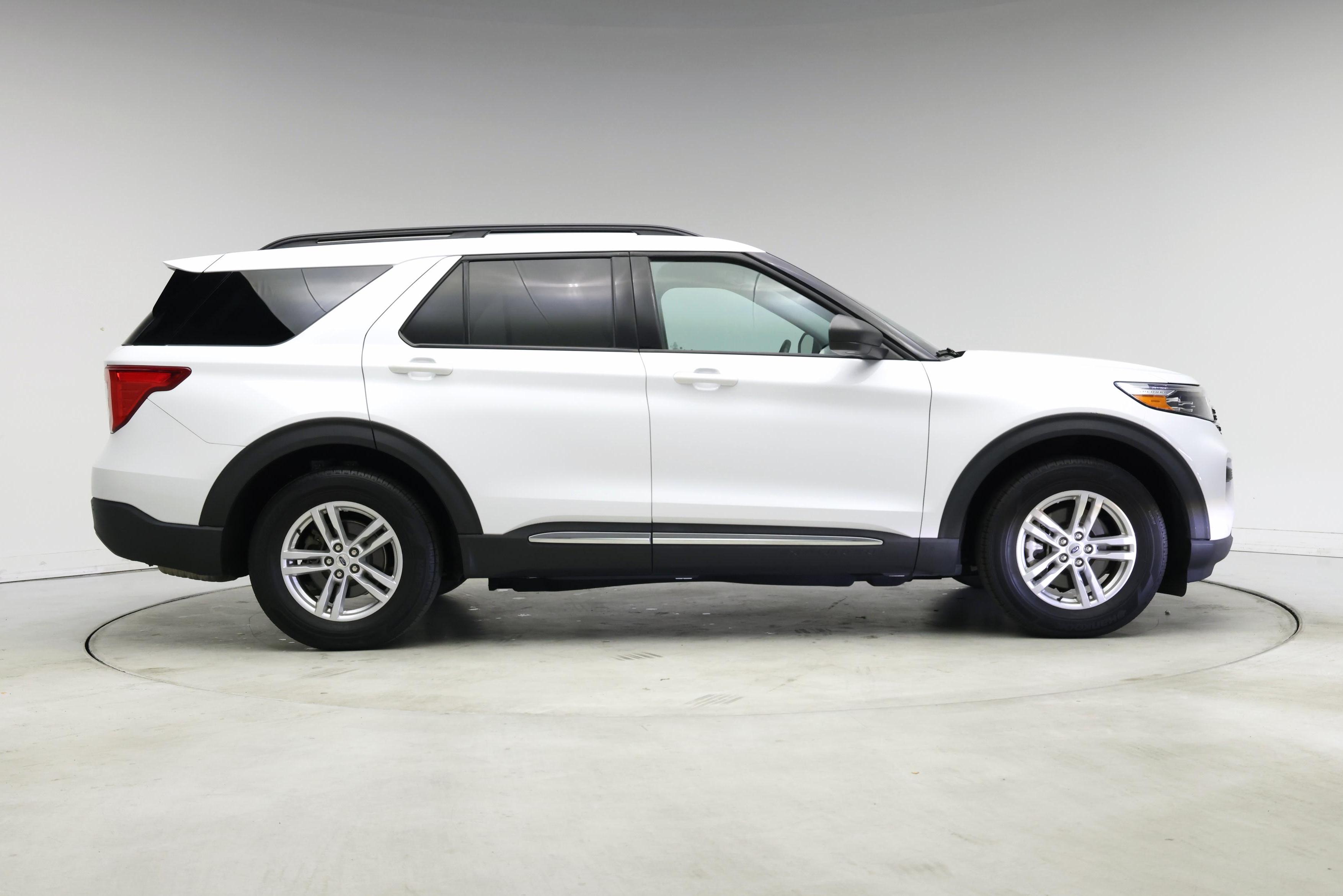Thumbnail: 2022 Ford Explorer - 7