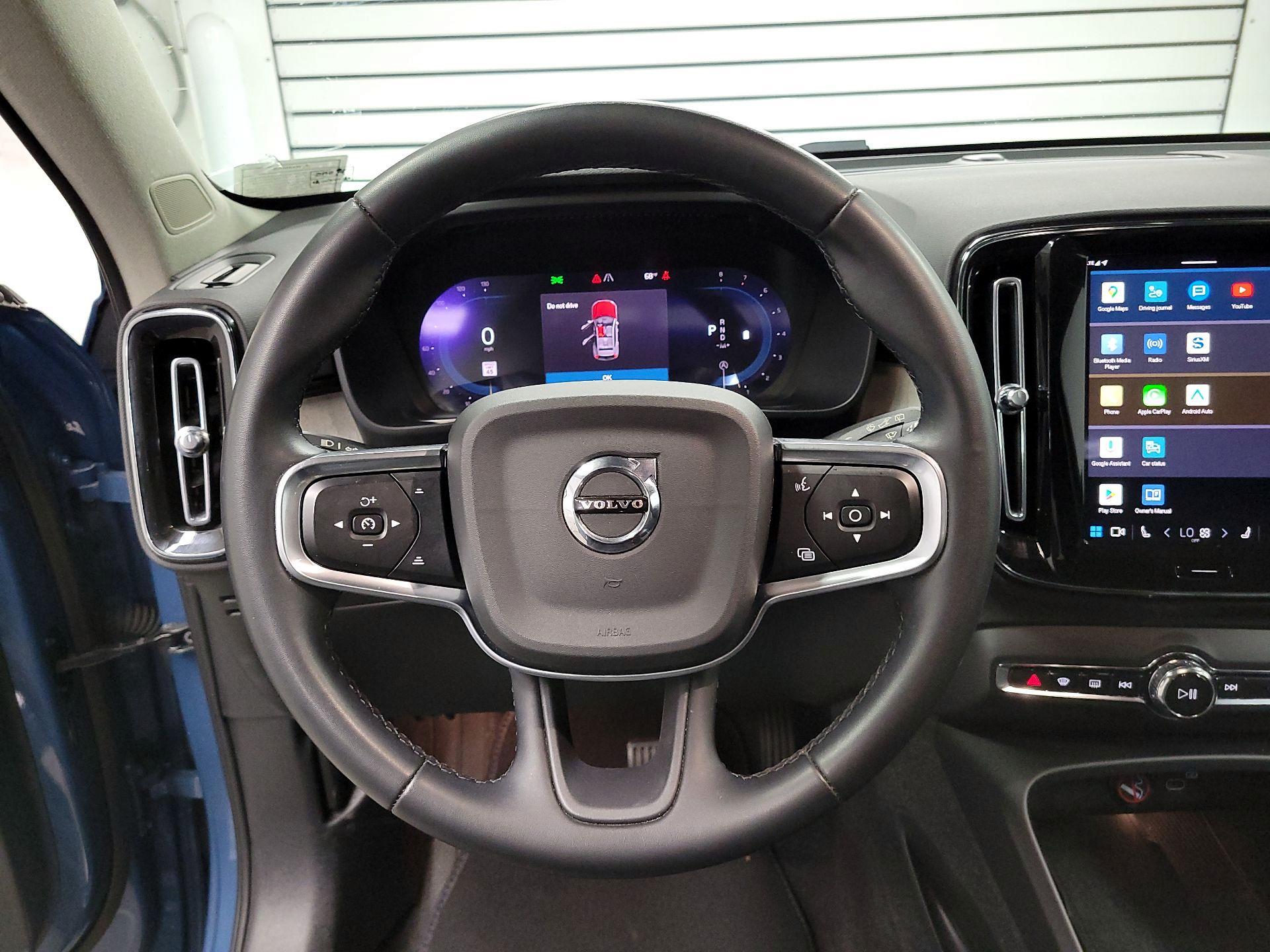 Thumbnail: 2024 Volvo XC40 - 10