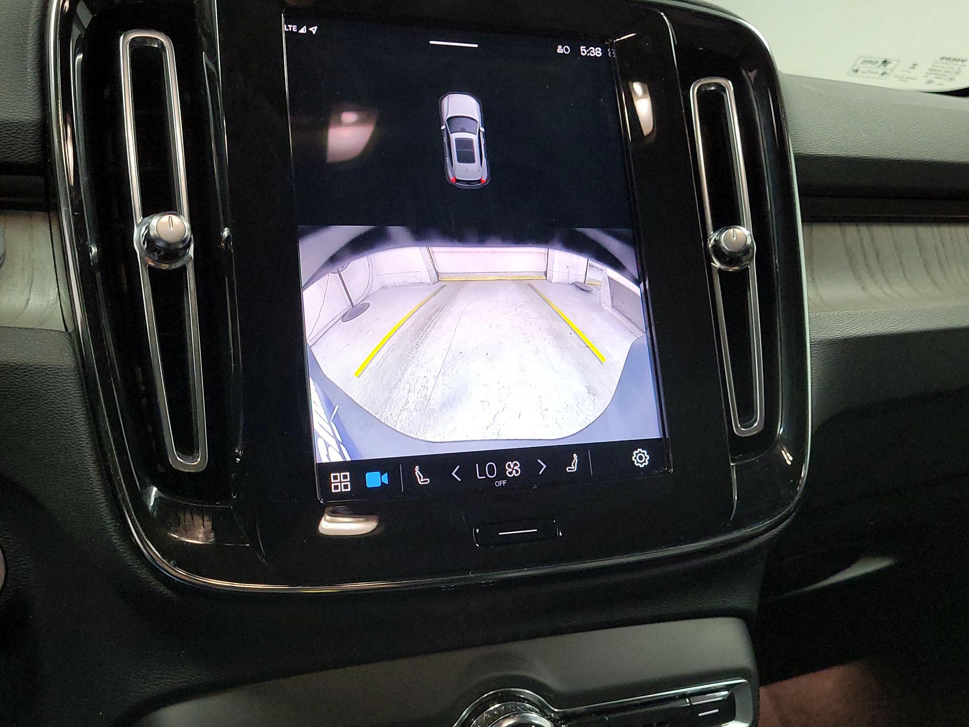 Thumbnail: 2024 Volvo XC40 - 14