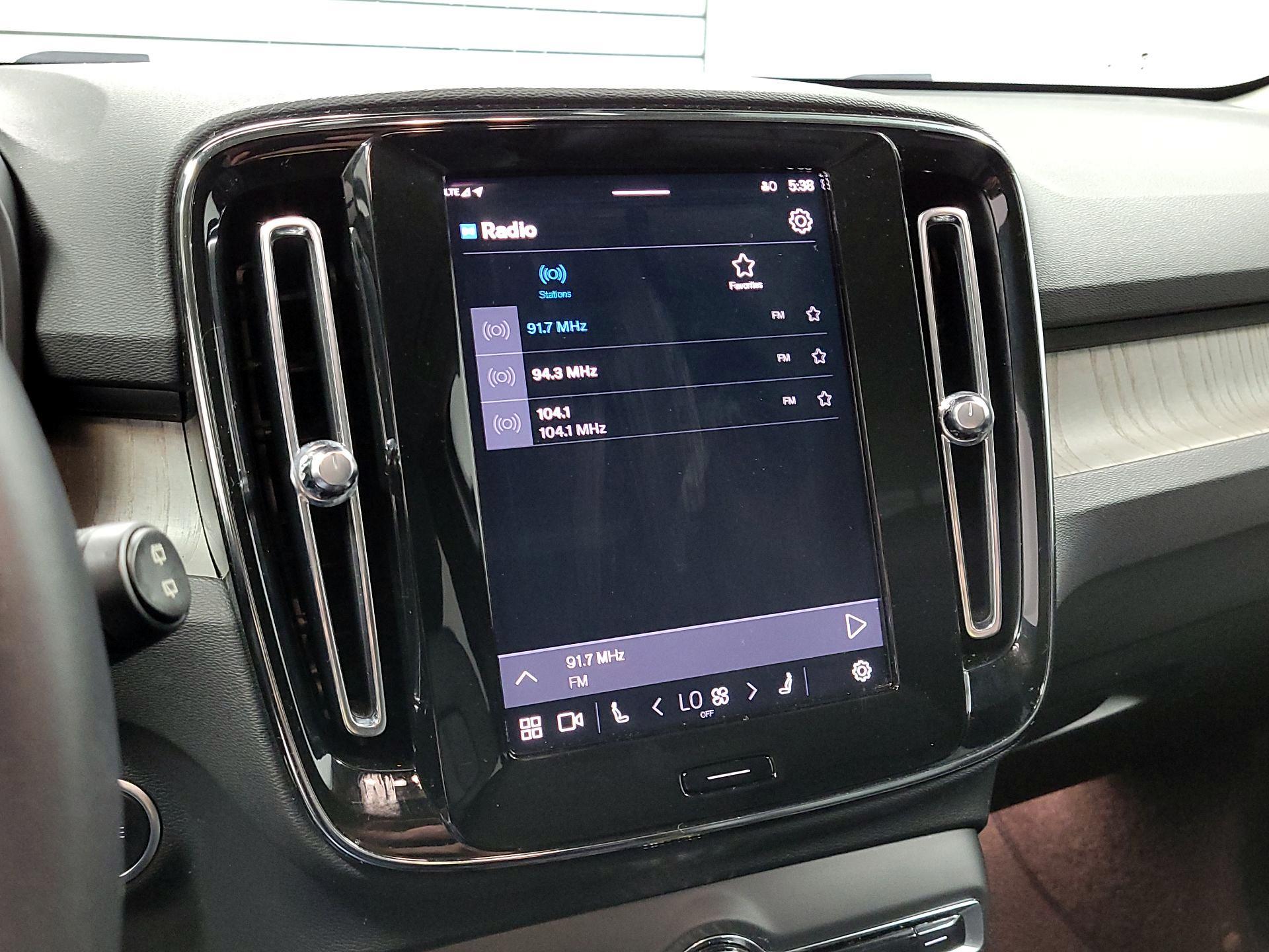 Thumbnail: 2024 Volvo XC40 - 15