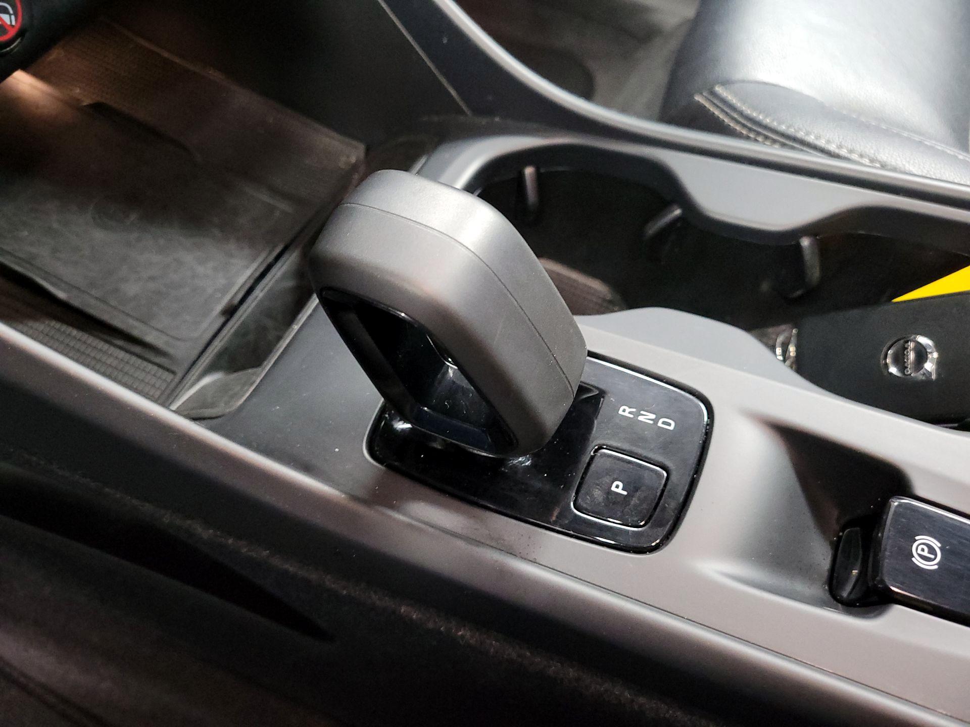 Thumbnail: 2024 Volvo XC40 - 17