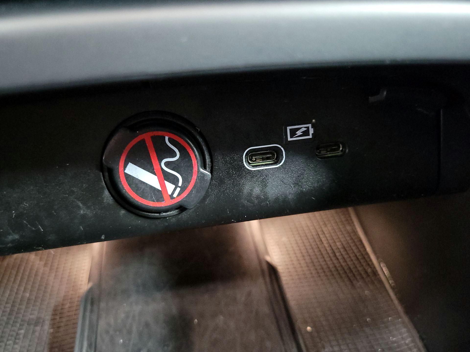 Thumbnail: 2024 Volvo XC40 - 18