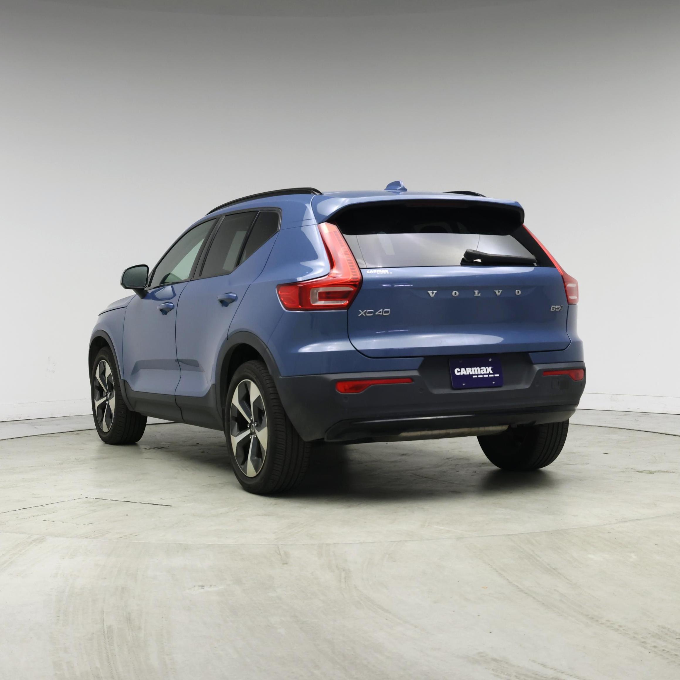 Thumbnail: 2024 Volvo XC40 - 2