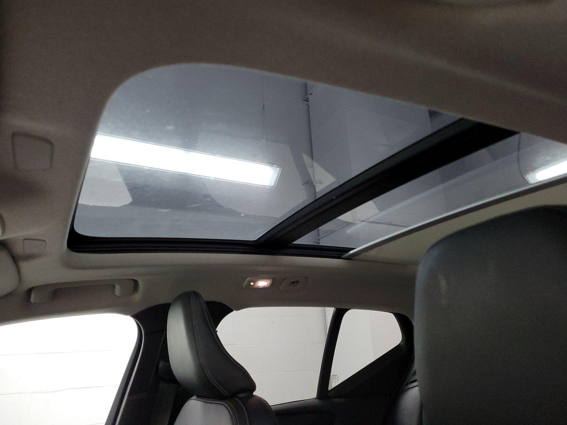 Thumbnail: 2024 Volvo XC40 - 19