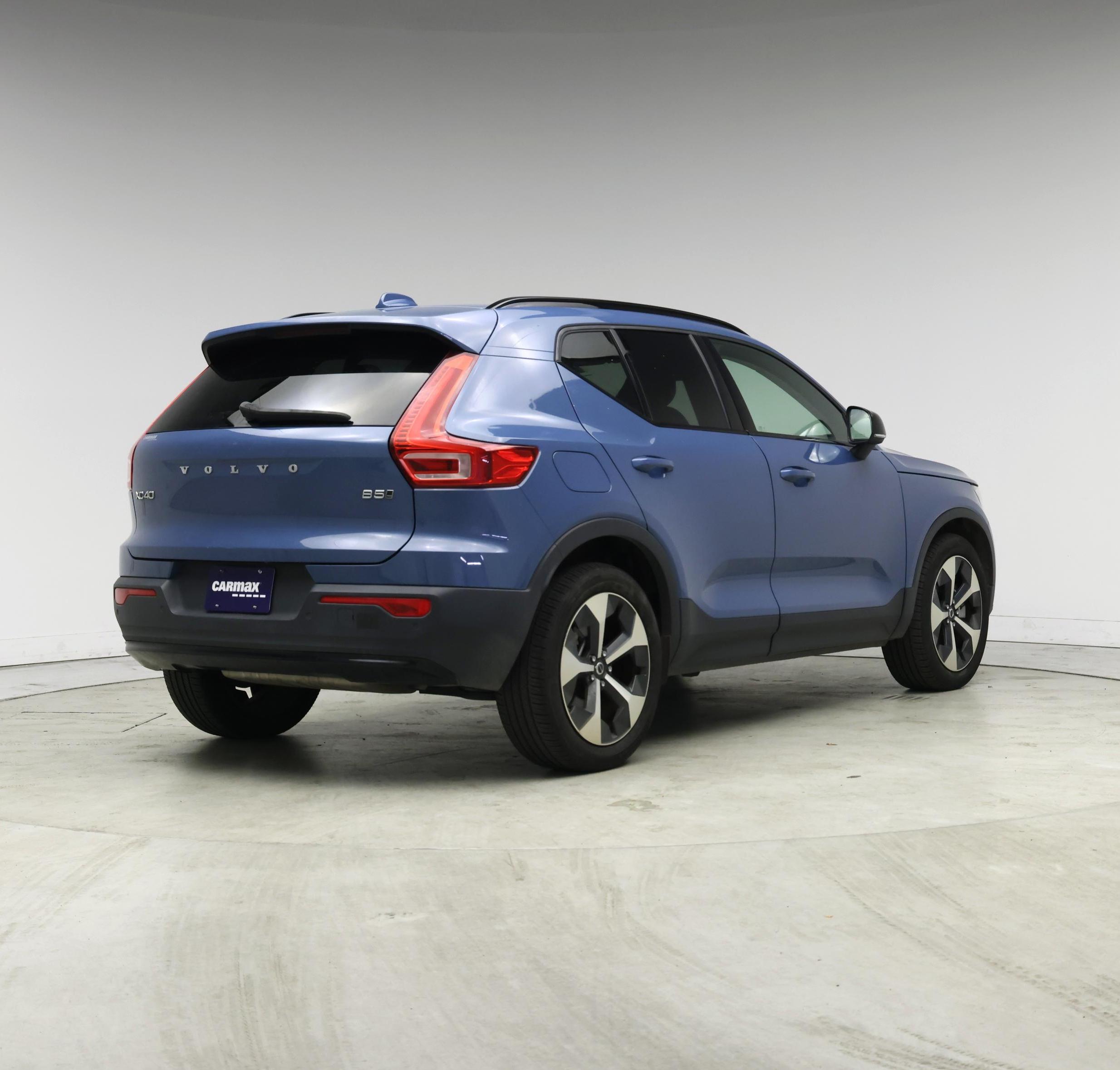 Thumbnail: 2024 Volvo XC40 - 8