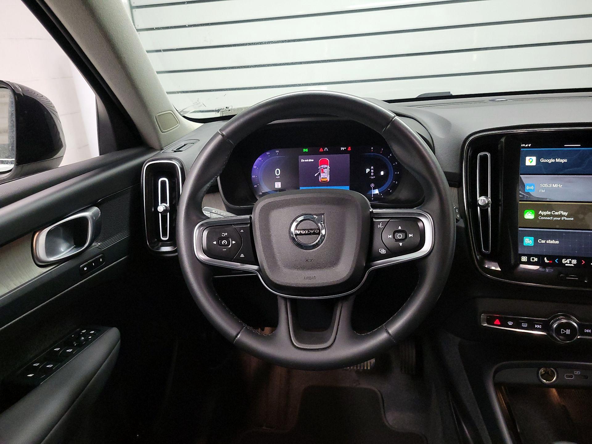 Thumbnail: 2024 Volvo XC40 - 10