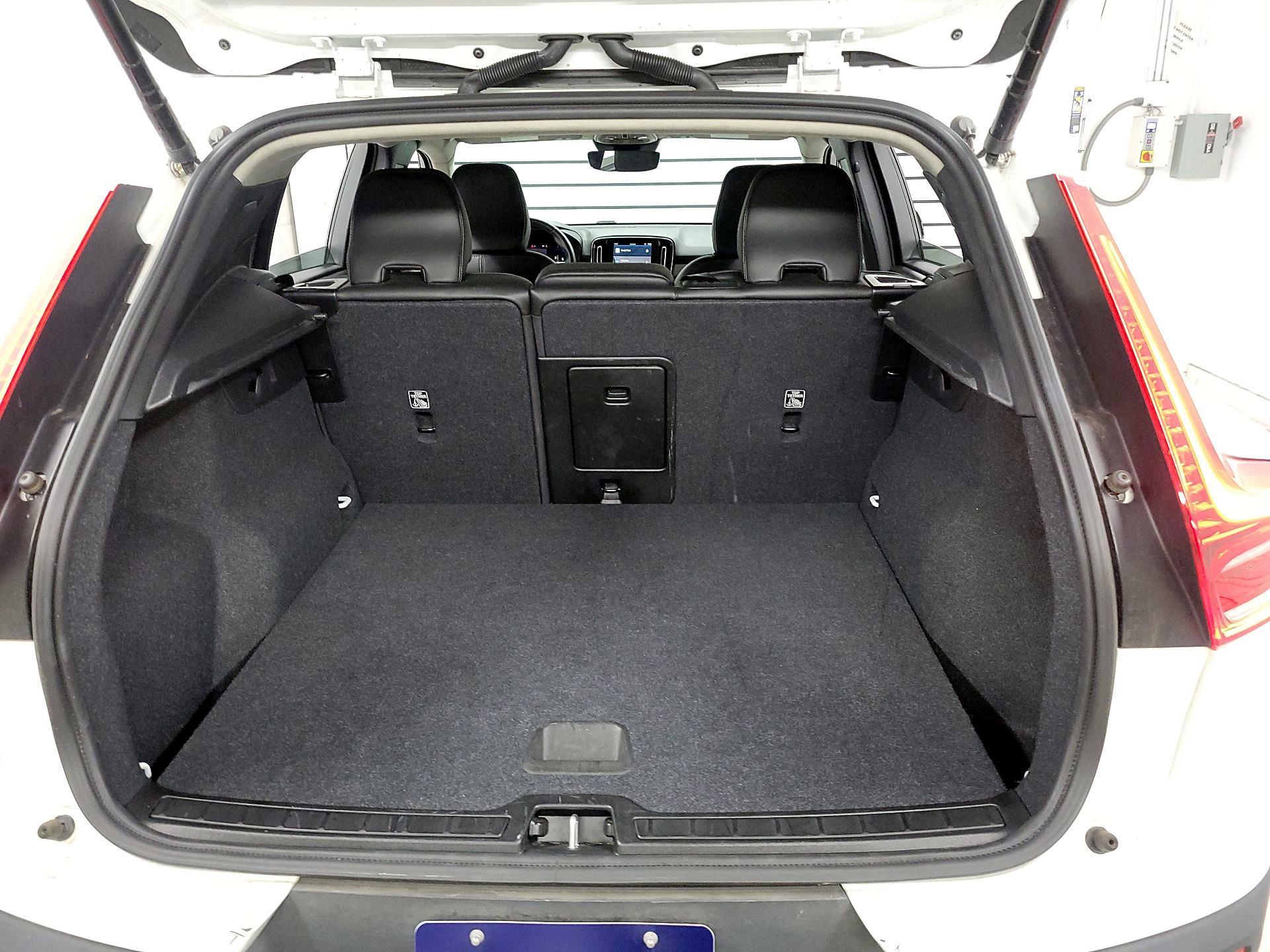 Thumbnail: 2024 Volvo XC40 - 18