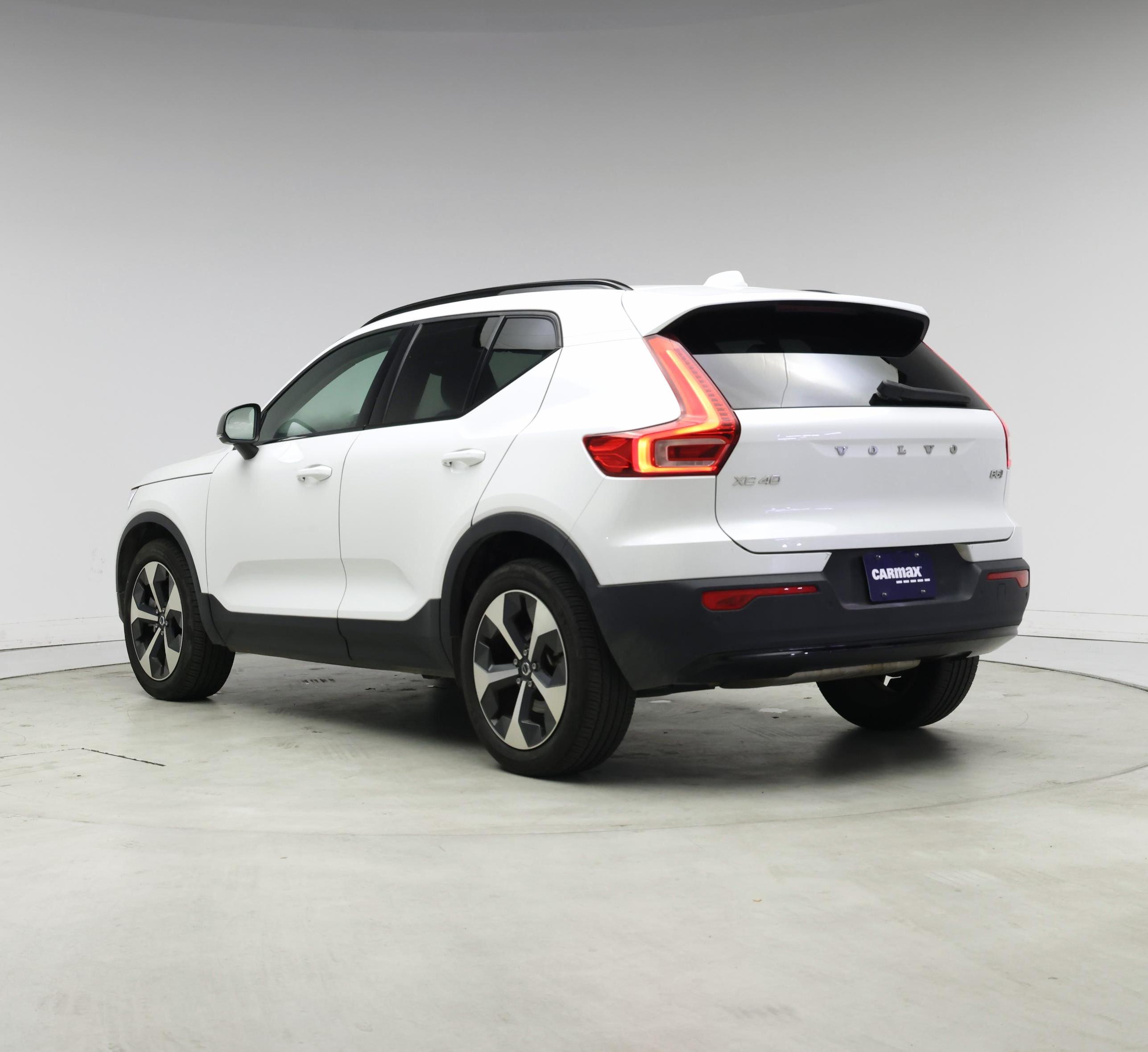 Thumbnail: 2024 Volvo XC40 - 2