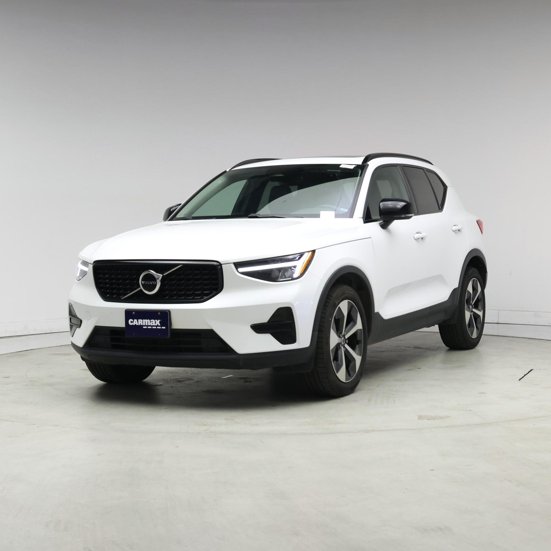 Thumbnail: 2024 Volvo XC40 - 4