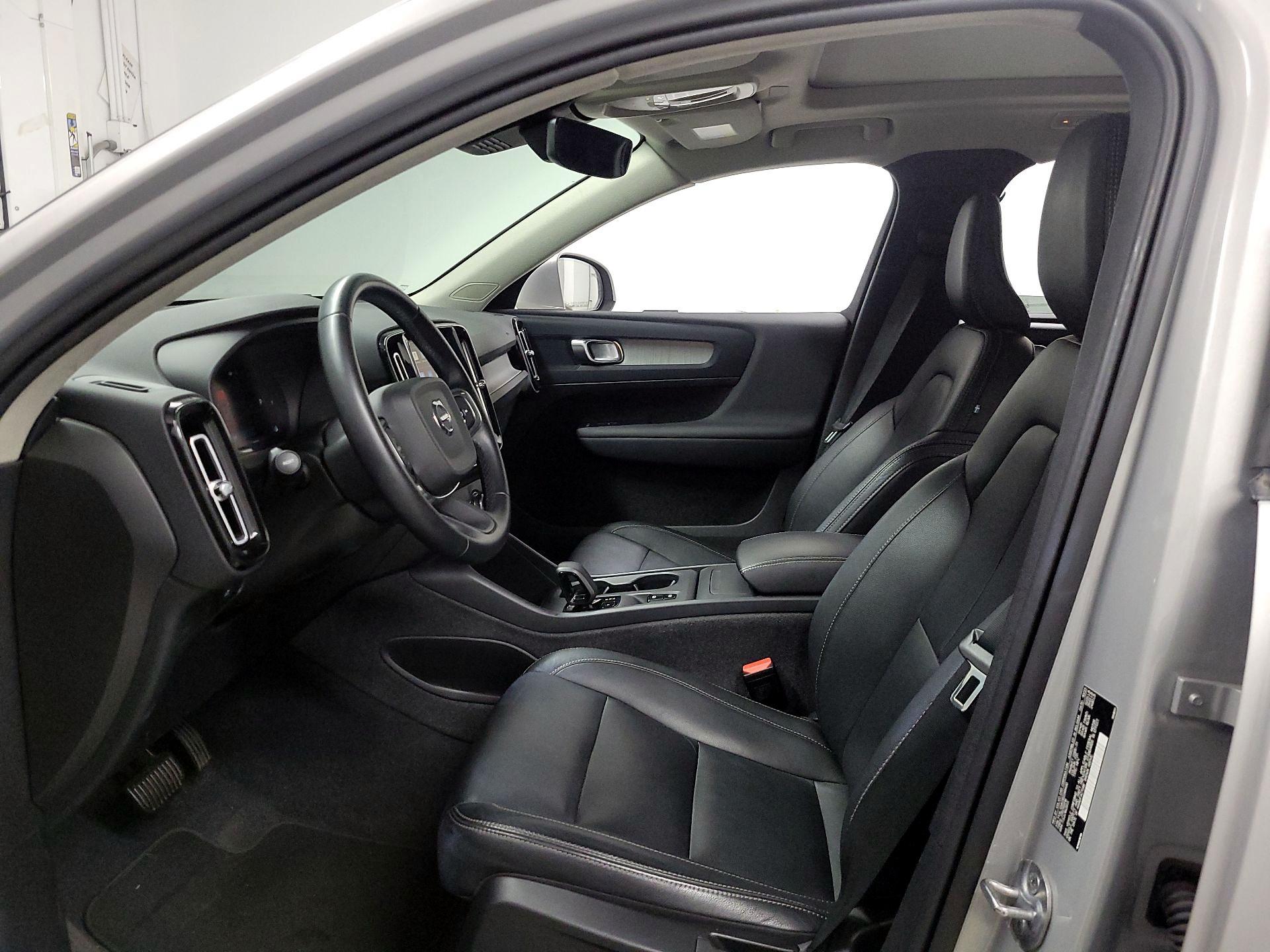 Thumbnail: 2024 Volvo XC40 - 9