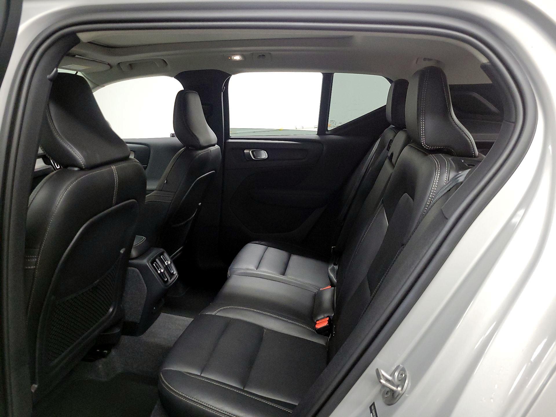 Thumbnail: 2024 Volvo XC40 - 15