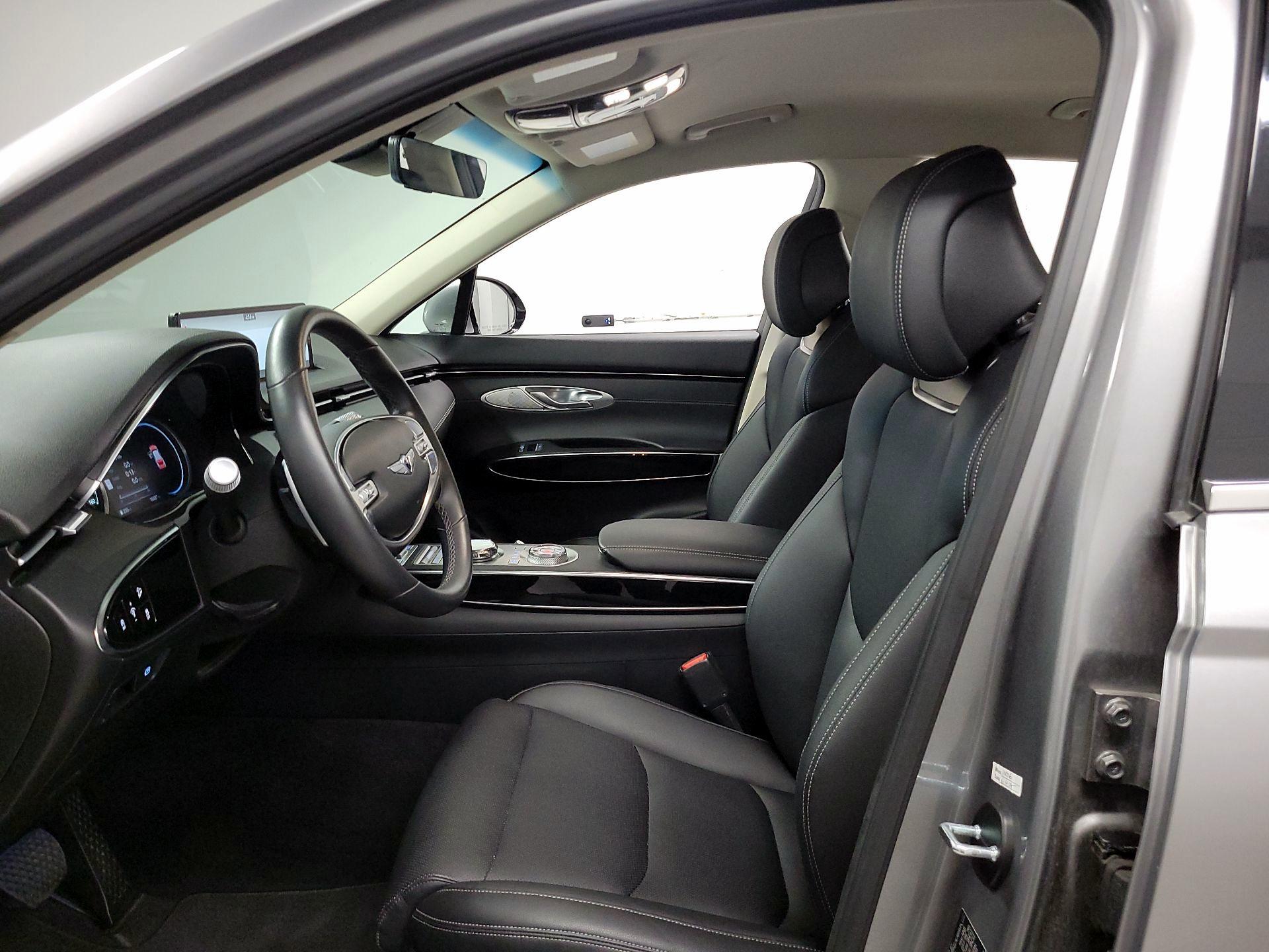 Thumbnail: 2025 Genesis GV70 - 11