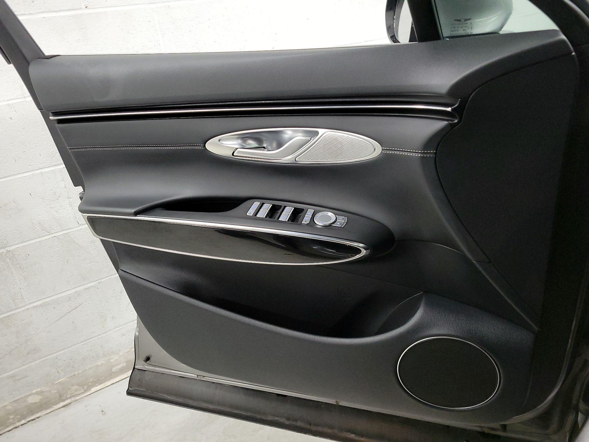 Thumbnail: 2025 Genesis GV70 - 12