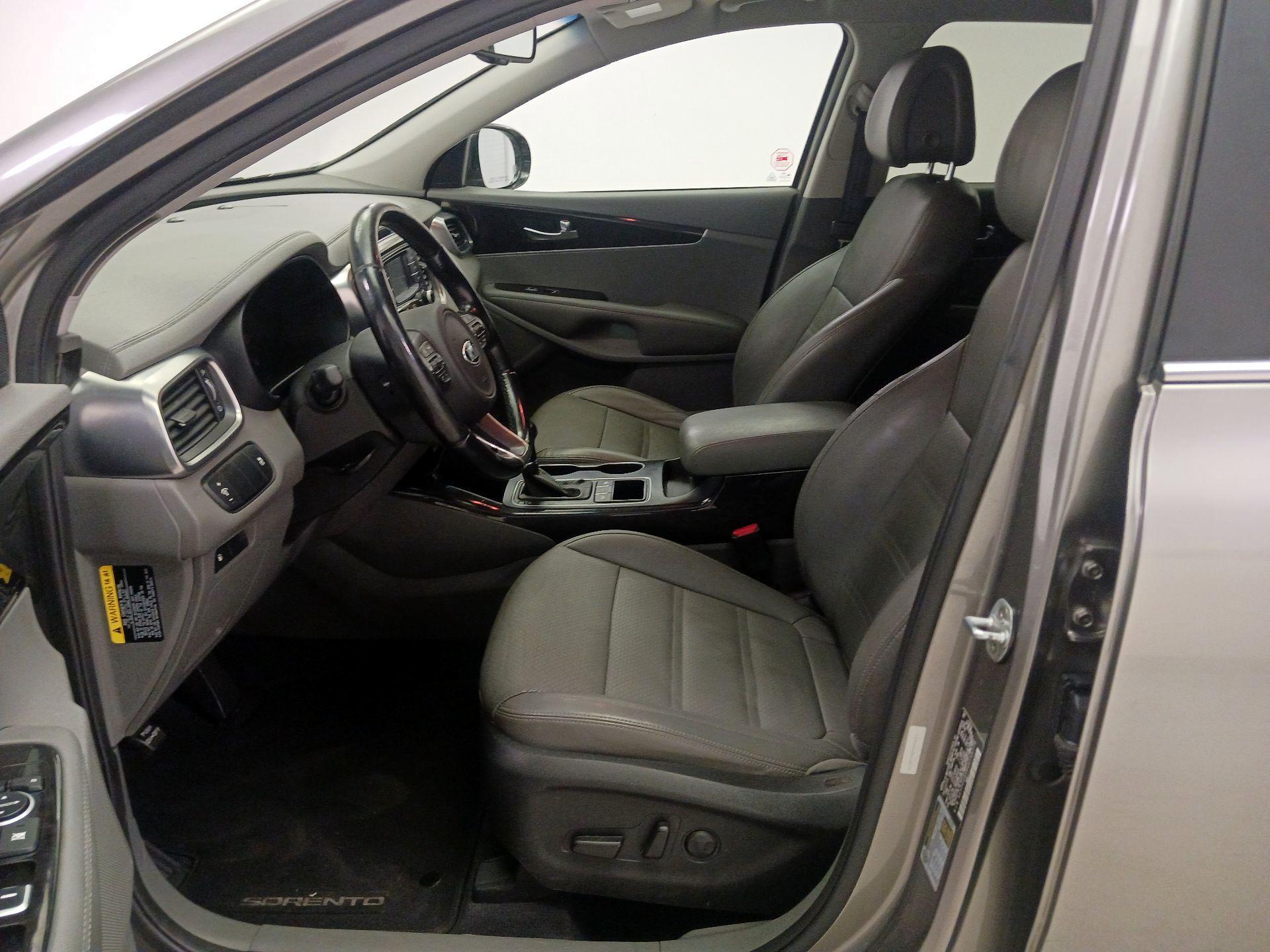 Thumbnail: 2016 Kia Sorento - 9