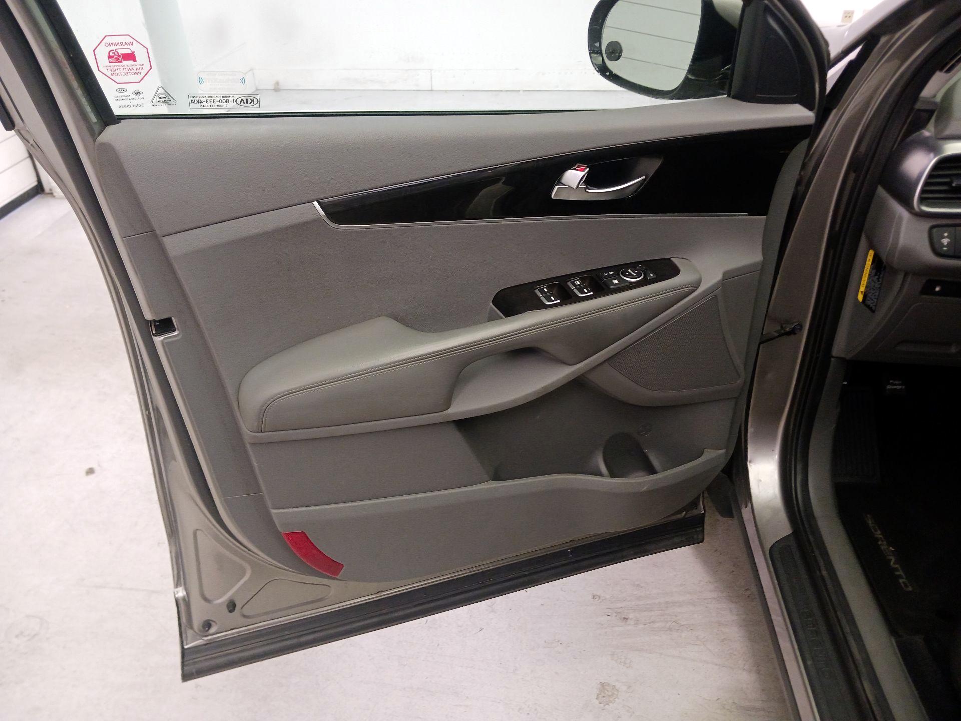 Thumbnail: 2016 Kia Sorento - 10