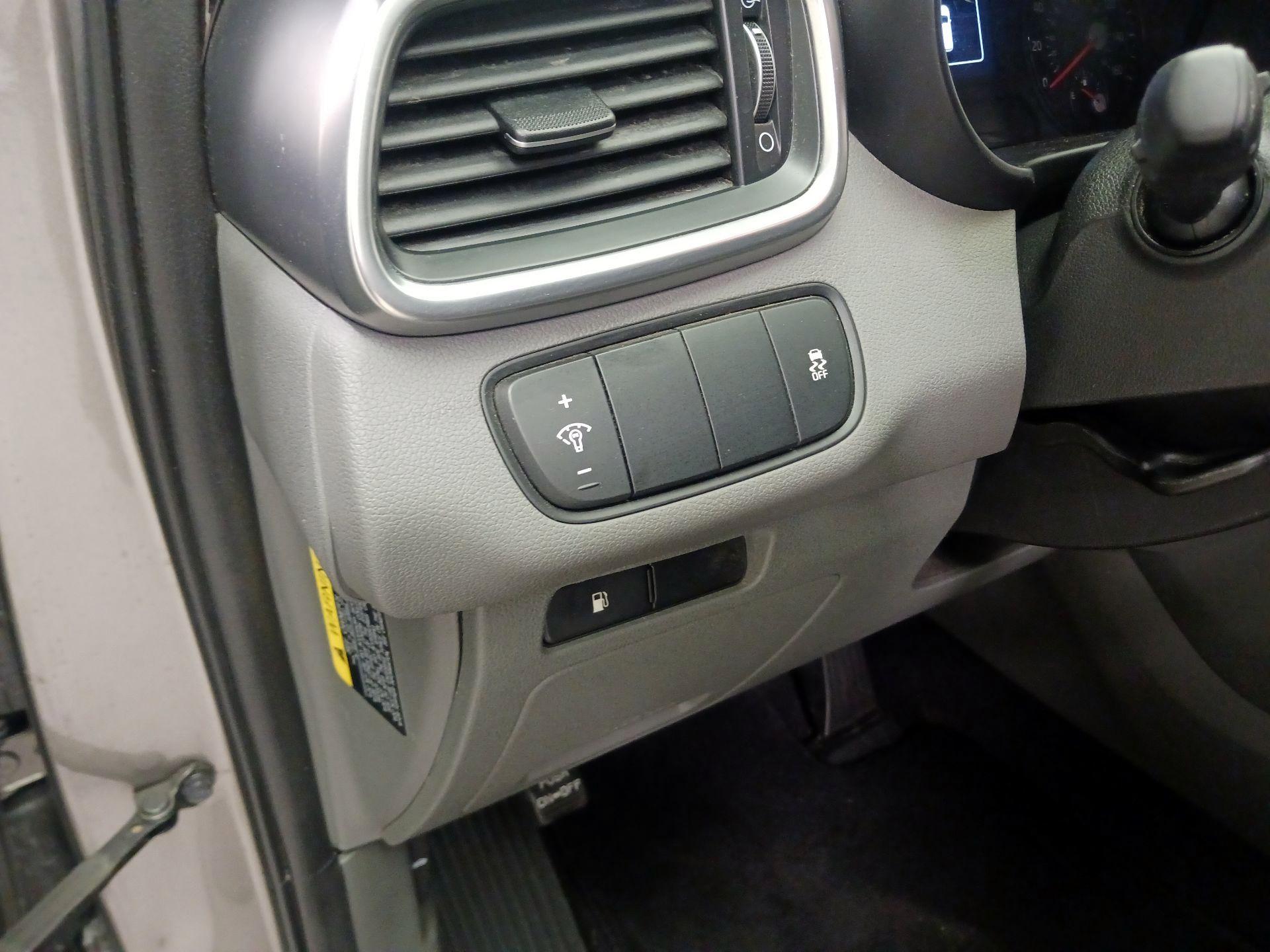 Thumbnail: 2016 Kia Sorento - 11