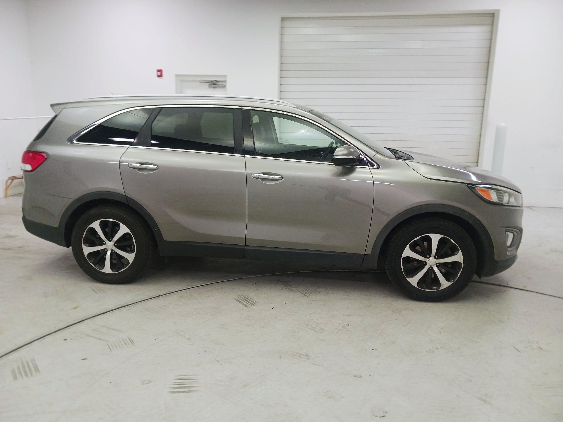 Thumbnail: 2016 Kia Sorento - 4