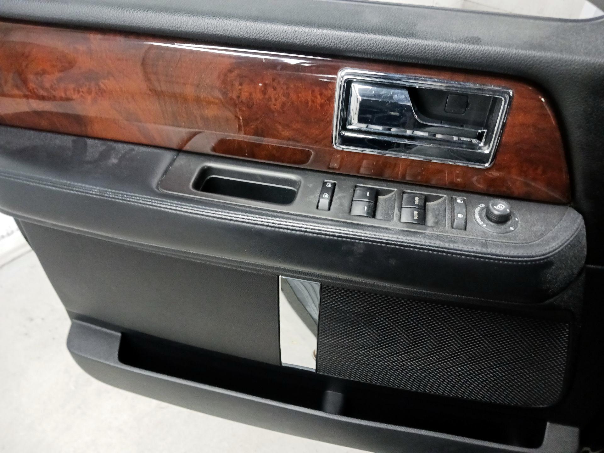 Thumbnail: 2016 Lincoln Navigator - 10