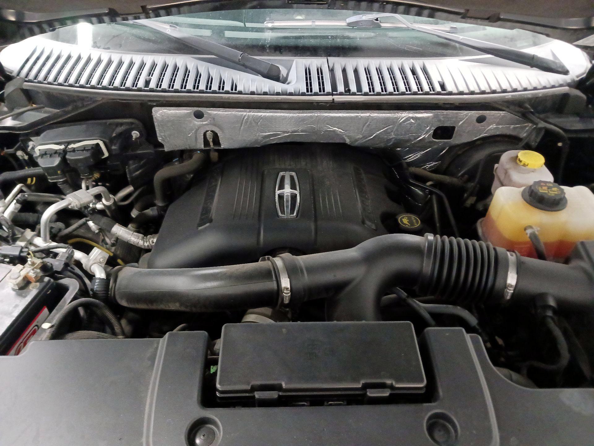 Thumbnail: 2016 Lincoln Navigator - 18